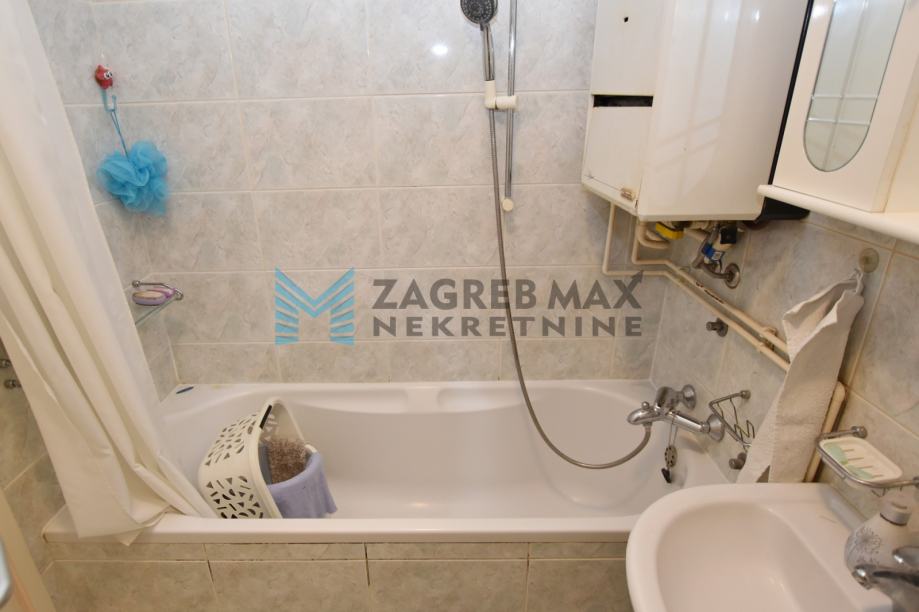 Zagreb - SESVETE - moderan 2-sobni stan 54m2, 3.kat, parking
