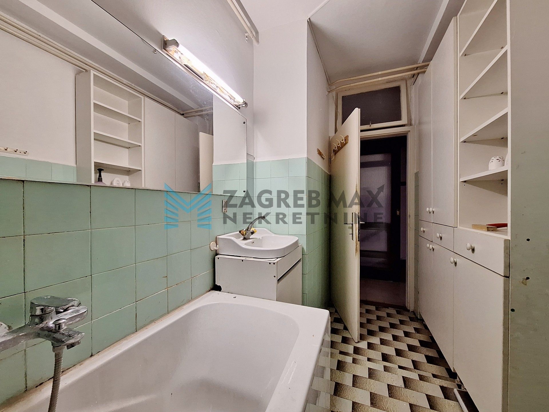 Zagreb - TREŠNJEVKA – Bosiljevska – 3-sobni, terasa, spremište, BEZ PROVIZIJE