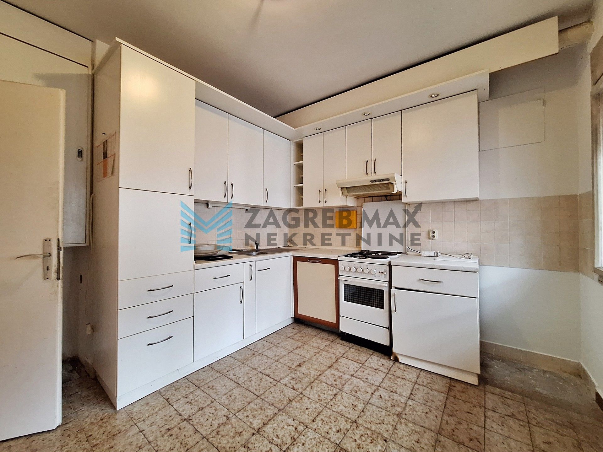 Zagreb - TREŠNJEVKA – Bosiljevska – 3-sobni, terasa, spremište, BEZ PROVIZIJE