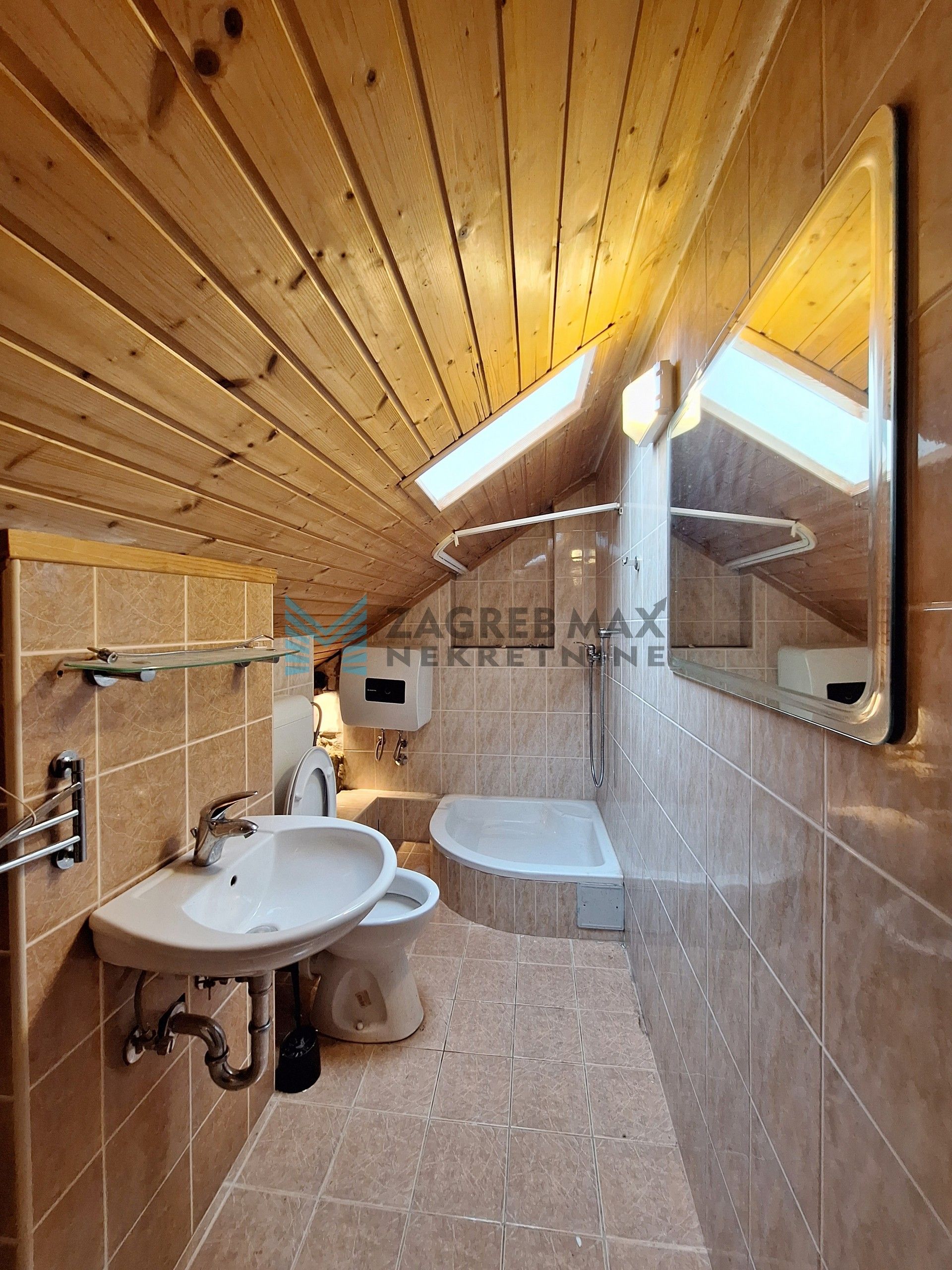 Zagreb - TREŠNJEVKA – Bosiljevska – 3-sobni, terasa, spremište, BEZ PROVIZIJE