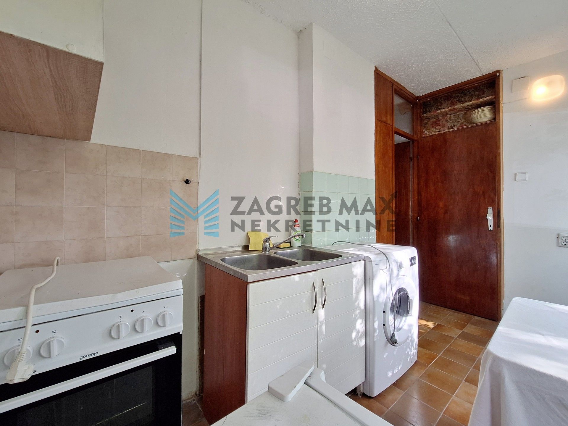 Zagreb - UTRINA – Šišićeva – 1-sobni, komforan, niske režije, prizemlje