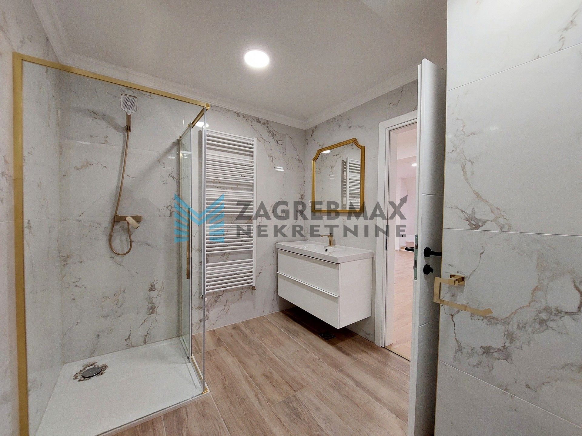 Zagreb - IVANIĆ - Savska - 4-sobni, renoviran, prostran, svijetao