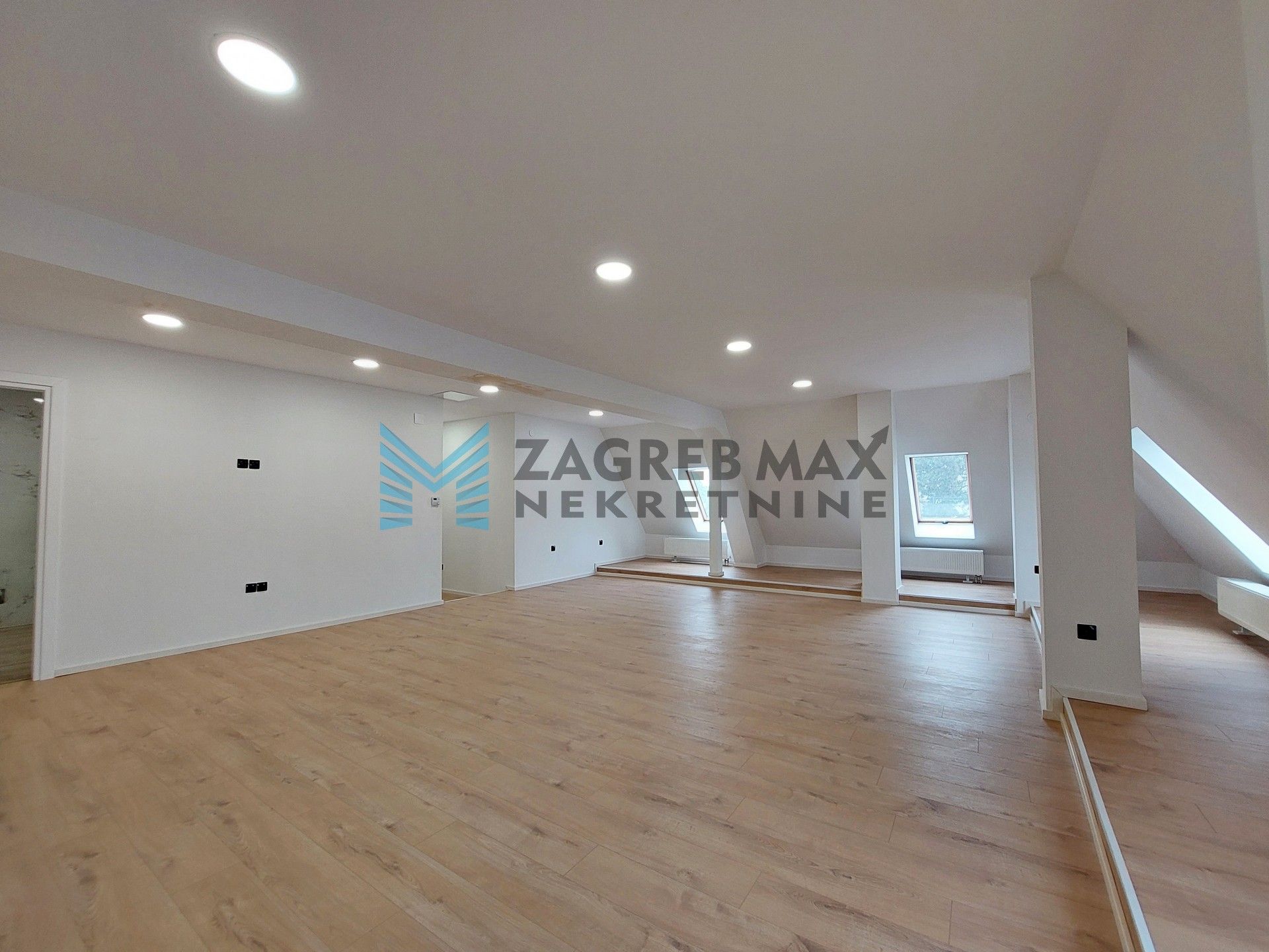 Zagreb - IVANIĆ - Savska - 4-sobni, renoviran, prostran, svijetao