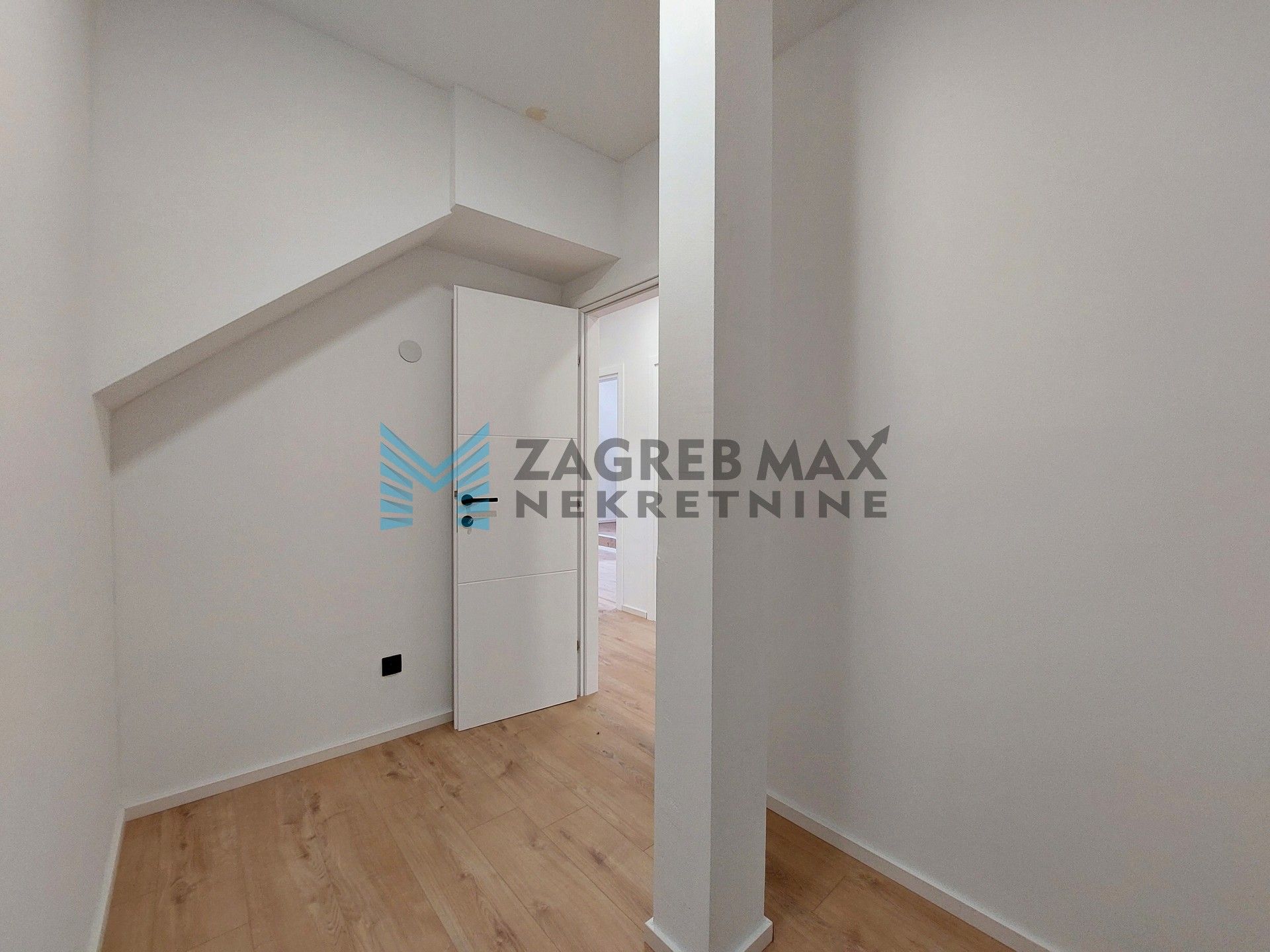 Zagreb - IVANIĆ - Savska - 4-sobni, renoviran, prostran, svijetao