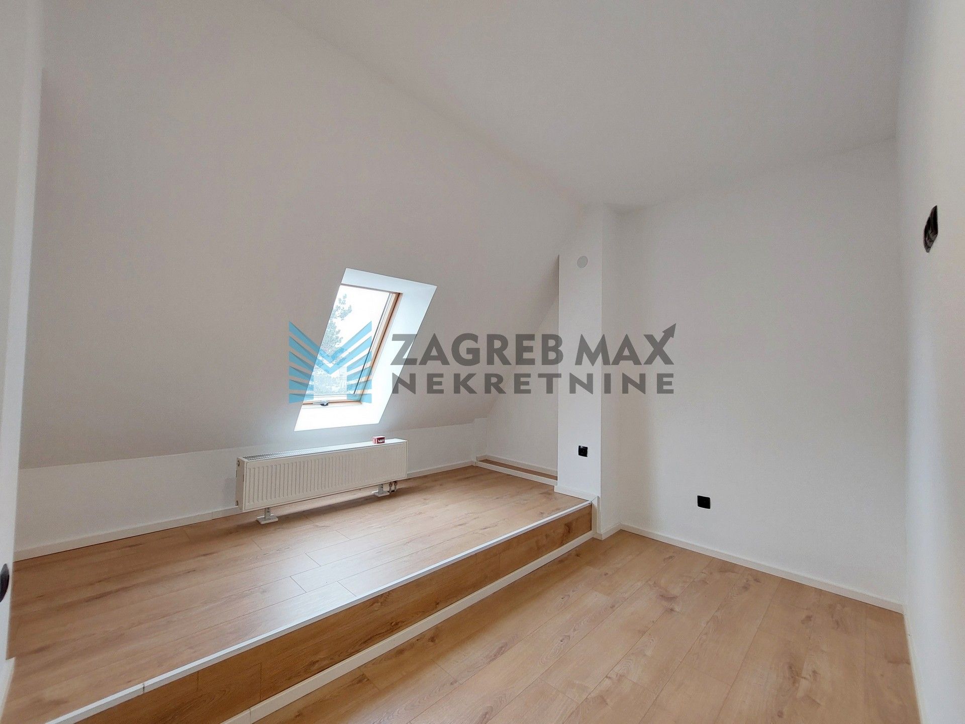 Zagreb - IVANIĆ - Savska - 4-sobni, renoviran, prostran, svijetao