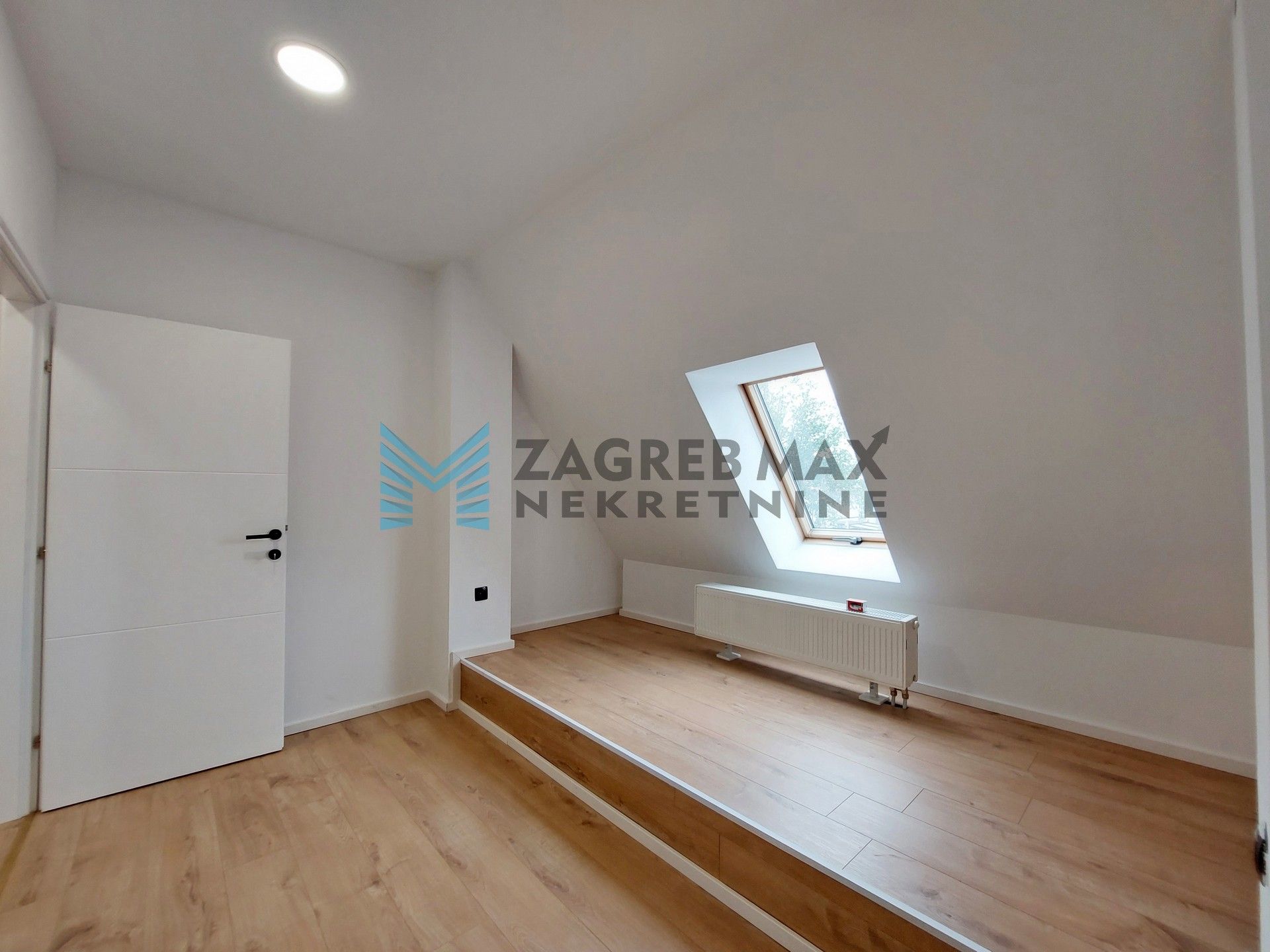 Zagreb - IVANIĆ - Savska - 4-sobni, renoviran, prostran, svijetao