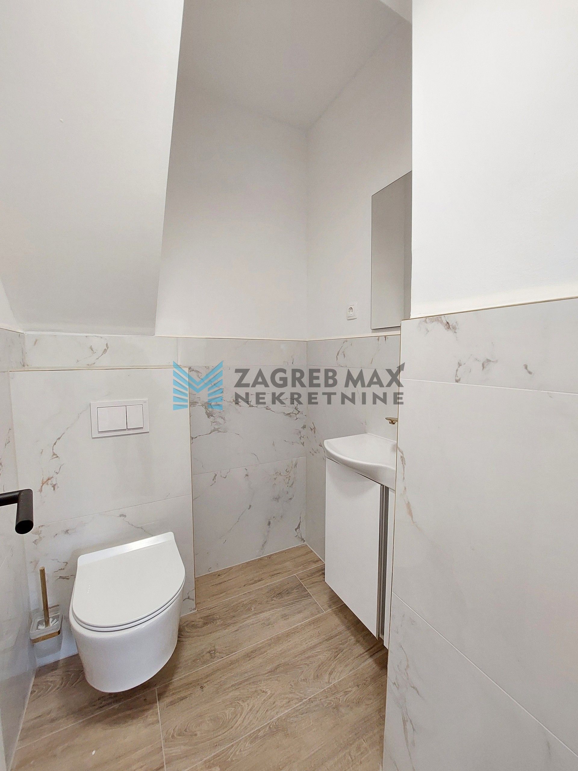 Zagreb - IVANIĆ - Savska - 4-sobni, renoviran, prostran, svijetao