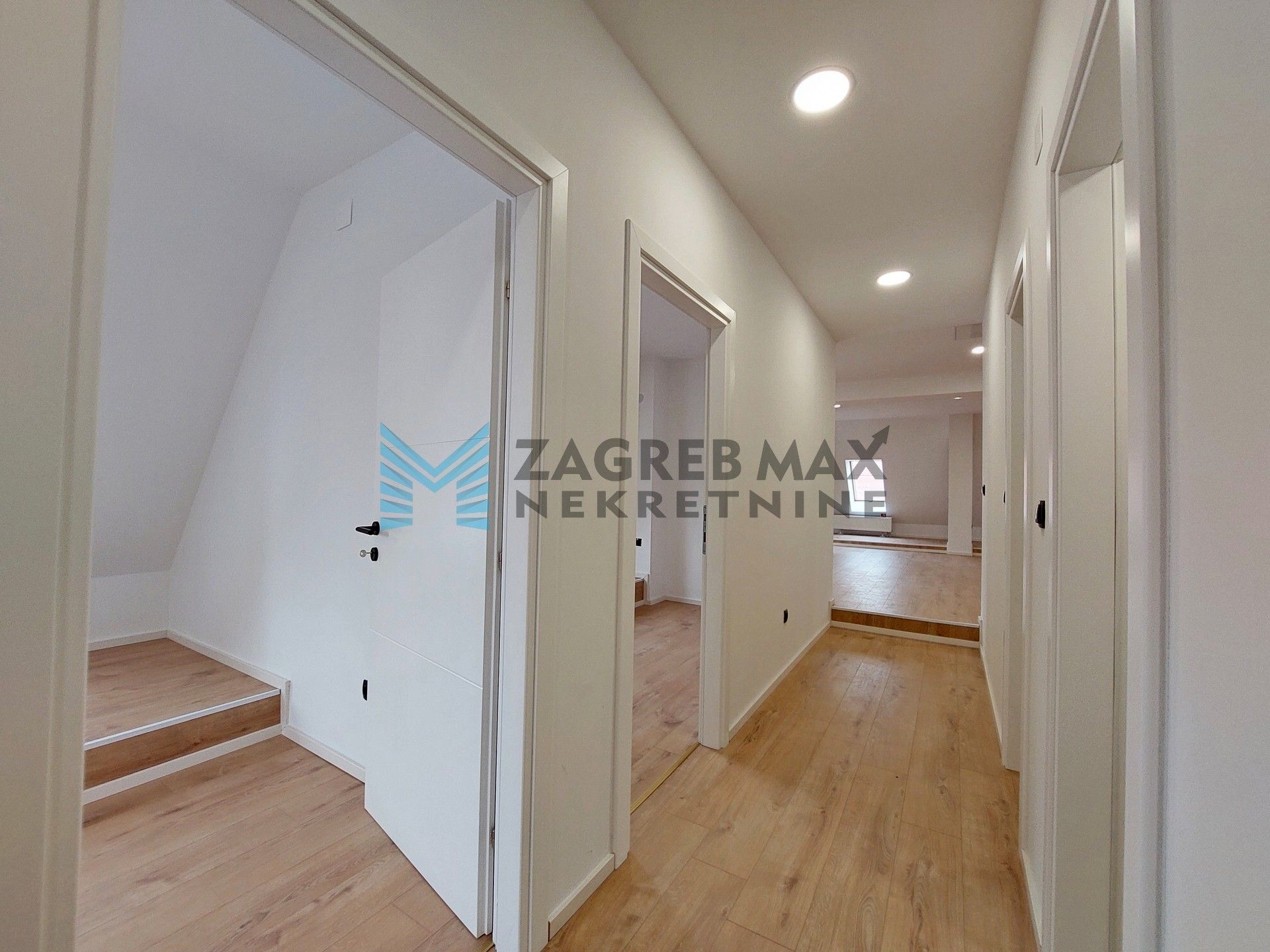 Zagreb - IVANIĆ - Savska - 4-sobni, renoviran, prostran, svijetao