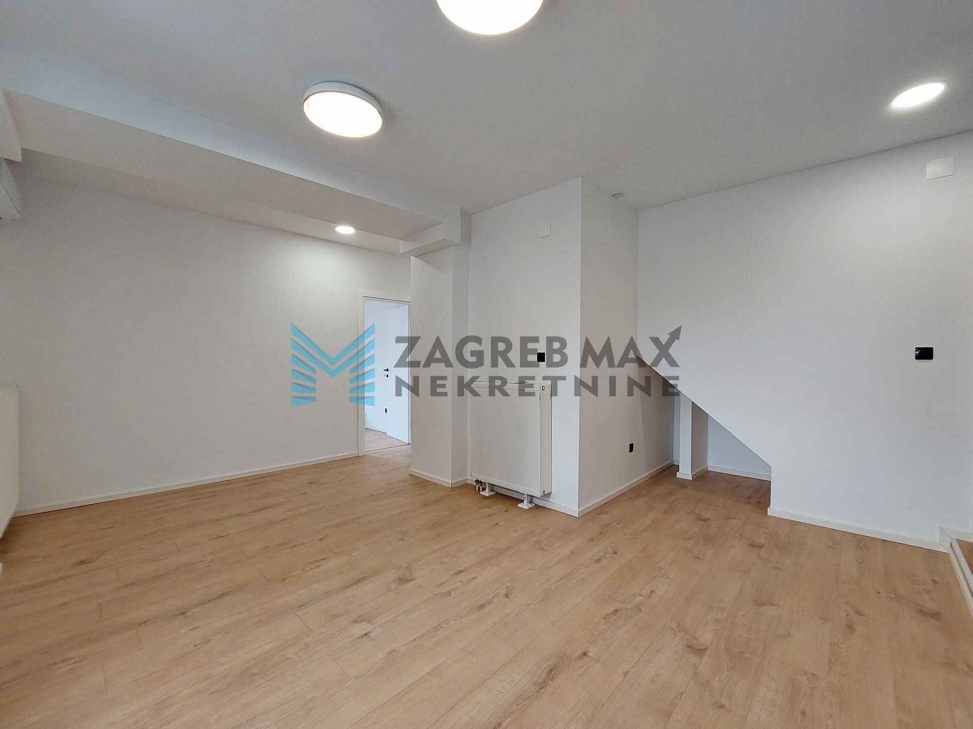 Zagreb - IVANIĆ - Savska - 4-sobni, renoviran, prostran, svijetao