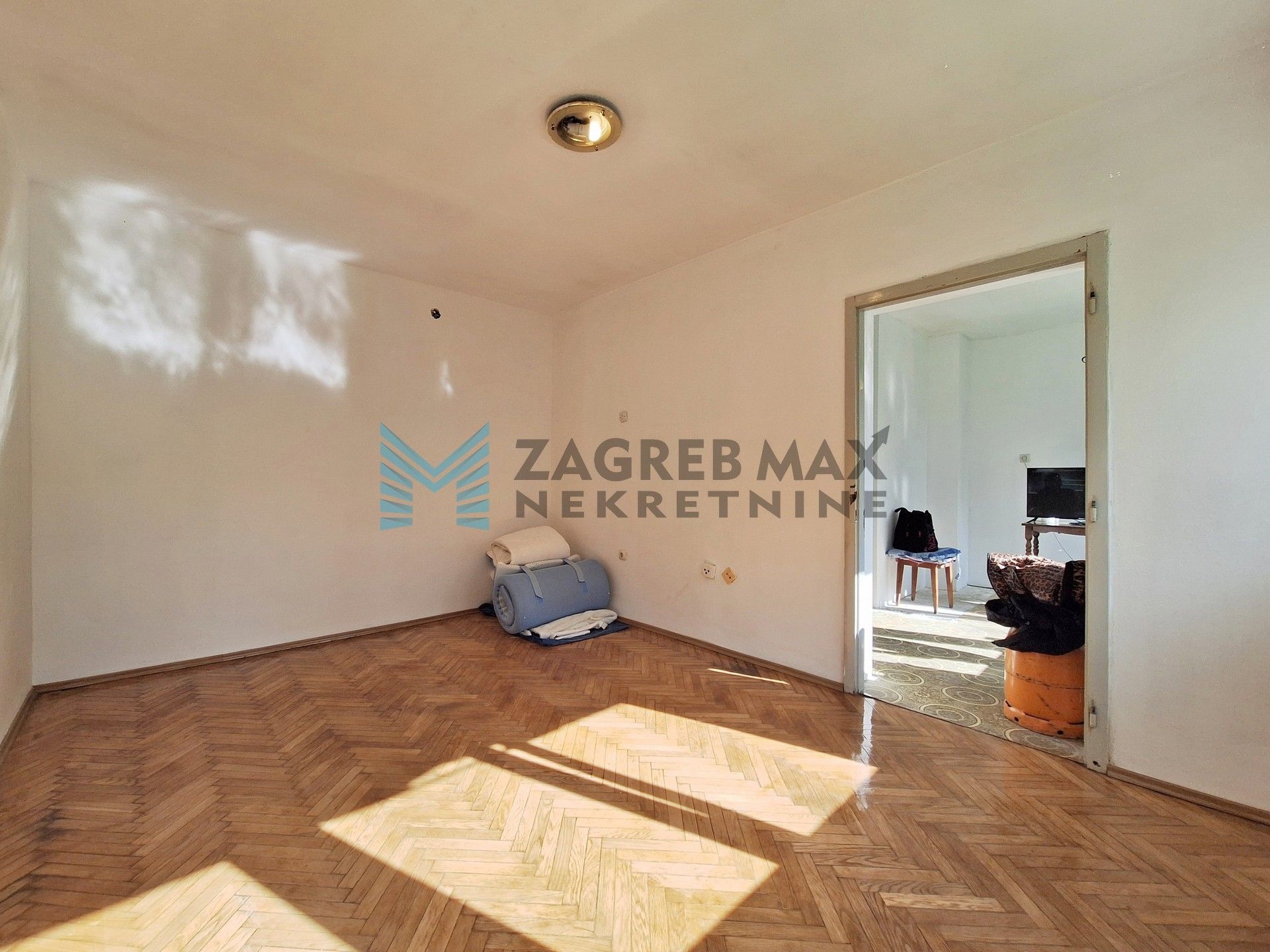 Zagreb - SIGET – 2-sobni, v.prizemlje, komforan, svijetao, blizina Avenue Malla