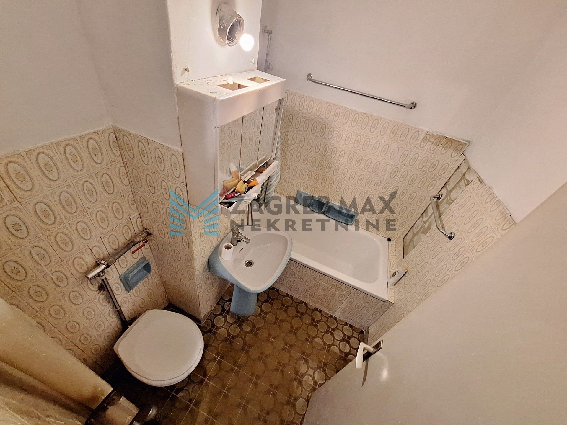 Zagreb - SIGET – 2-sobni, v.prizemlje, komforan, svijetao, blizina Avenue Malla