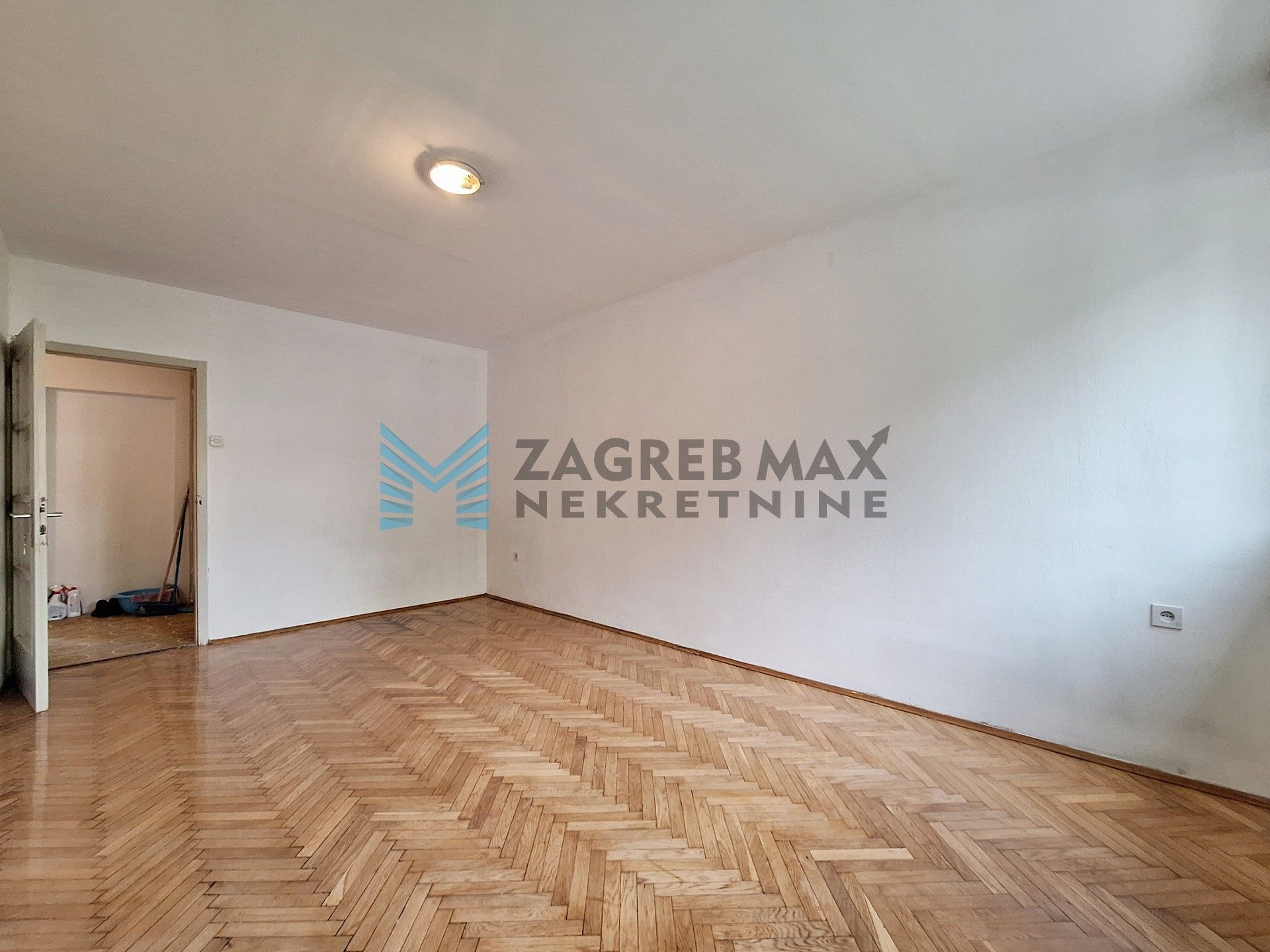 Zagreb - SIGET – 2-sobni, v.prizemlje, komforan, svijetao, blizina Avenue Malla