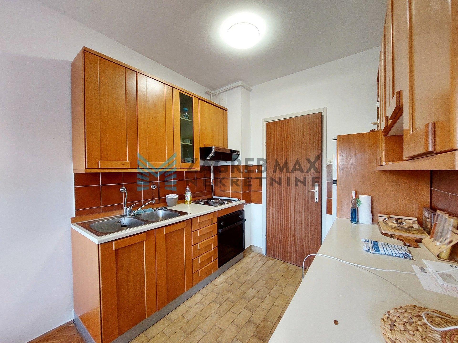 Zagreb - ČRNOMEREC - Sv. Duh - 2-sobni, namješten, parking, mirno