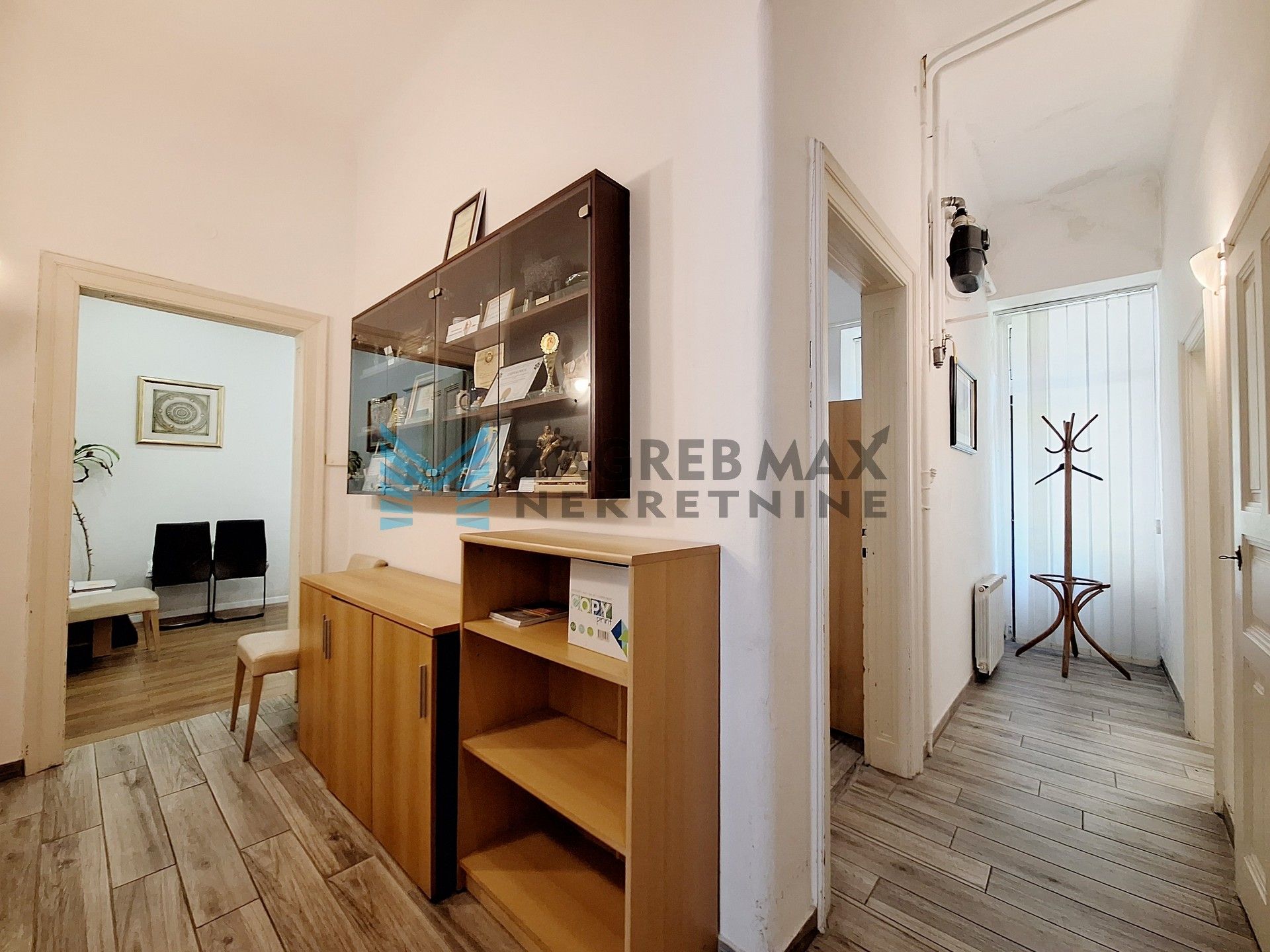 Zagreb - DONJI GRAD - Republike Austrije - 5-sobni, prostran, podrum