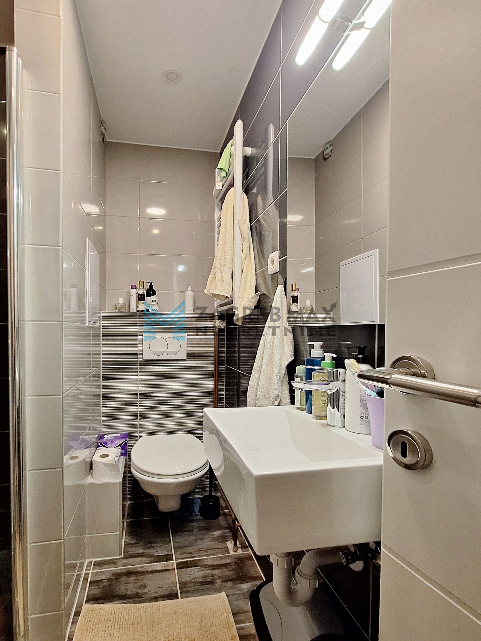 Zagreb - ZAPRUĐE – Balokovićeva – 3-sobni stan s 2 zasebne stambene jedinice