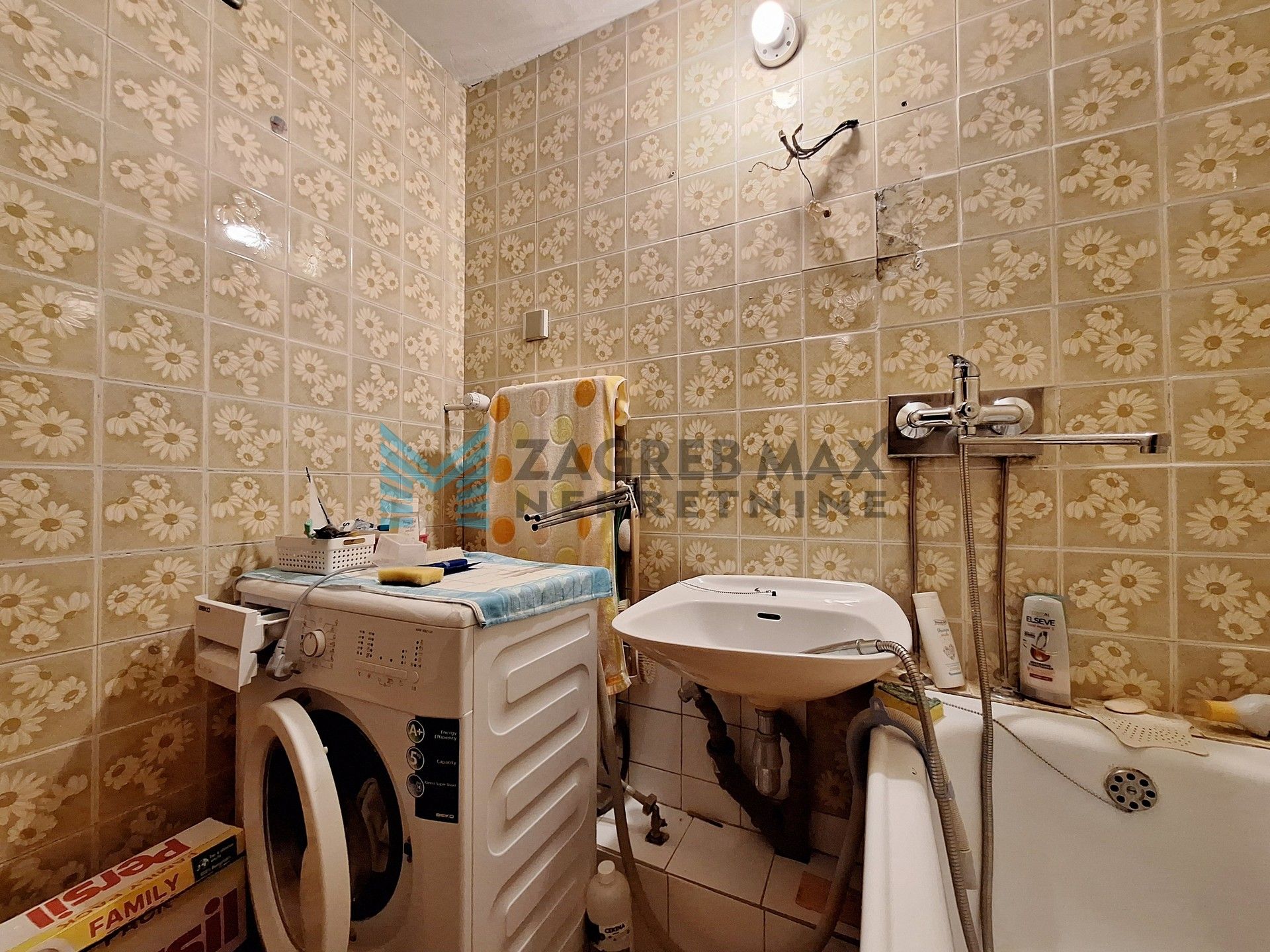 Zagreb - PREČKO – Jarnovićeva – 3-sobni, komforan, 2 lođe, lift, mirno, pogled