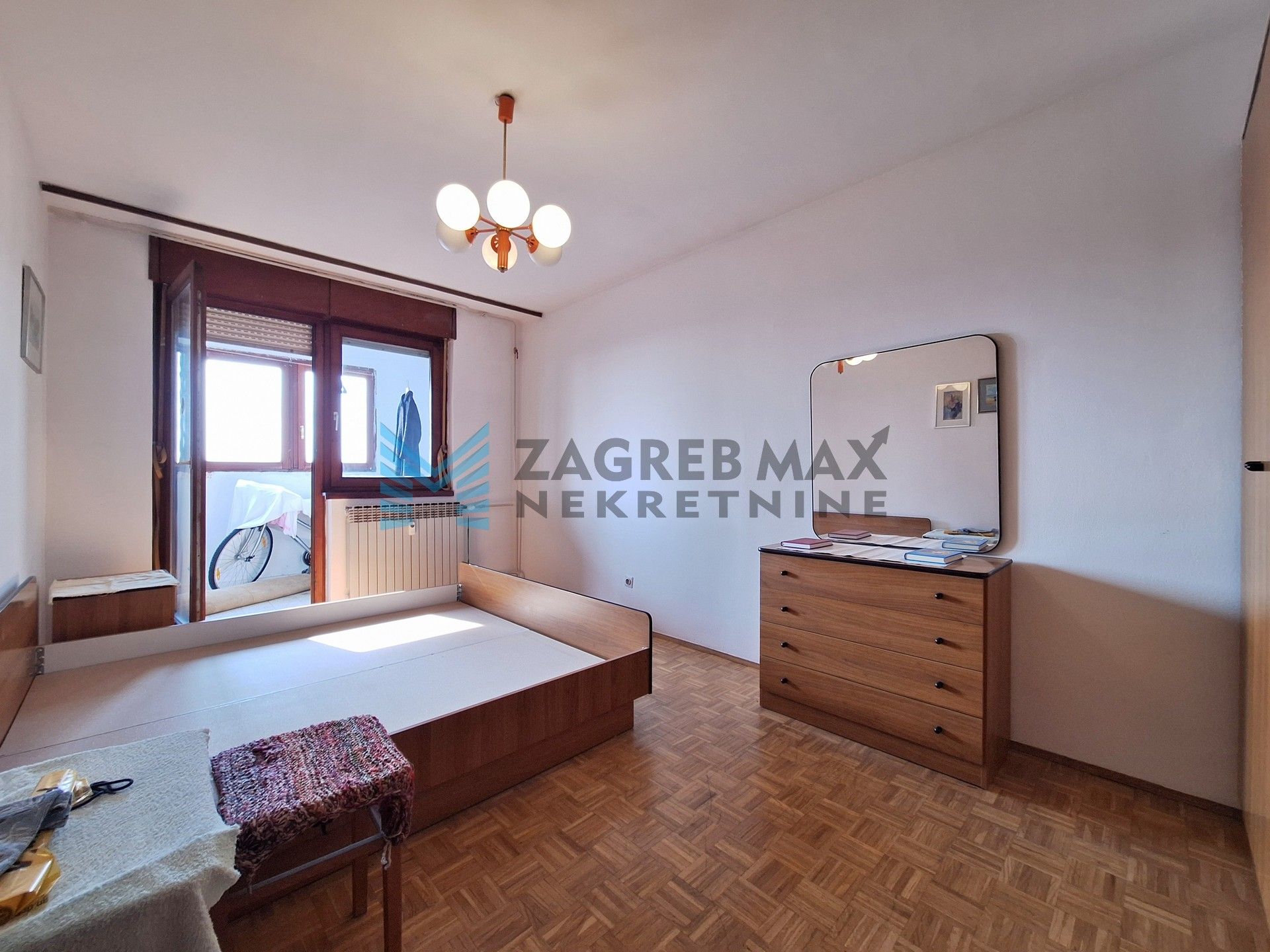 Zagreb - PREČKO – Jarnovićeva – 3-sobni, komforan, 2 lođe, lift, mirno, pogled