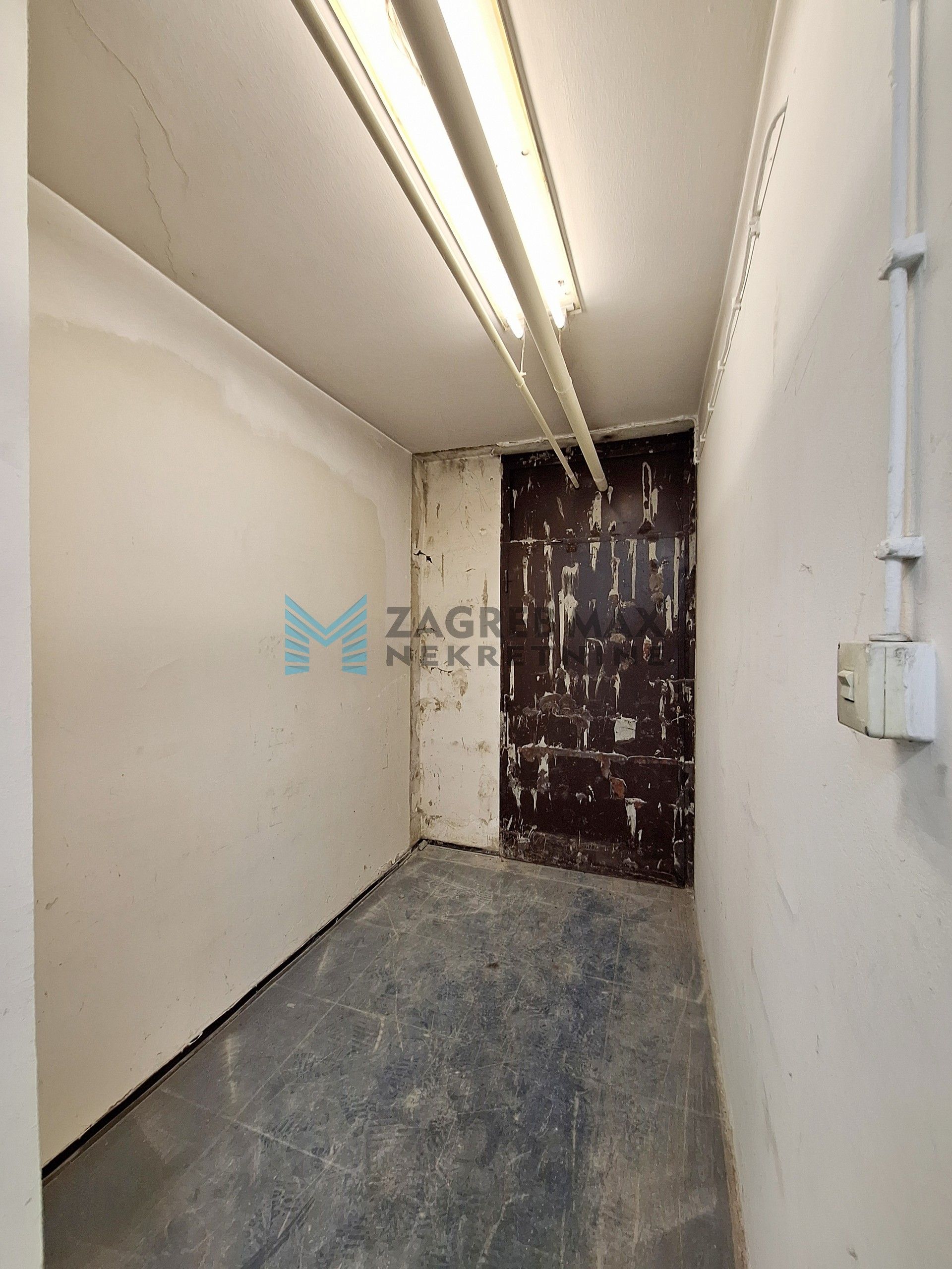 Zagreb - FOLNEGOVIĆEVO – Sachsova – poslovni prostor – 174 m2