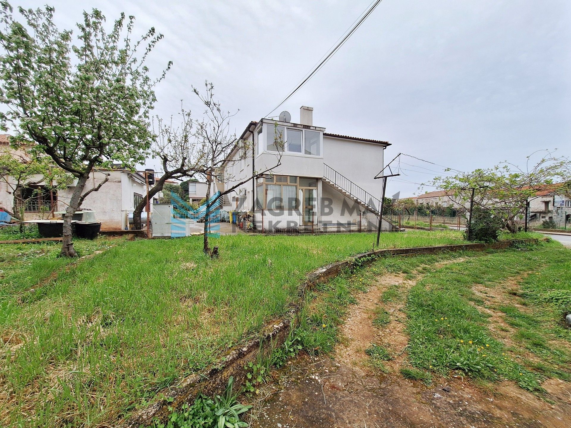 Zagreb - UMAG - Jadranska – 4-sobni, komforan, lođa, v.prizemlje, garaža, vrt