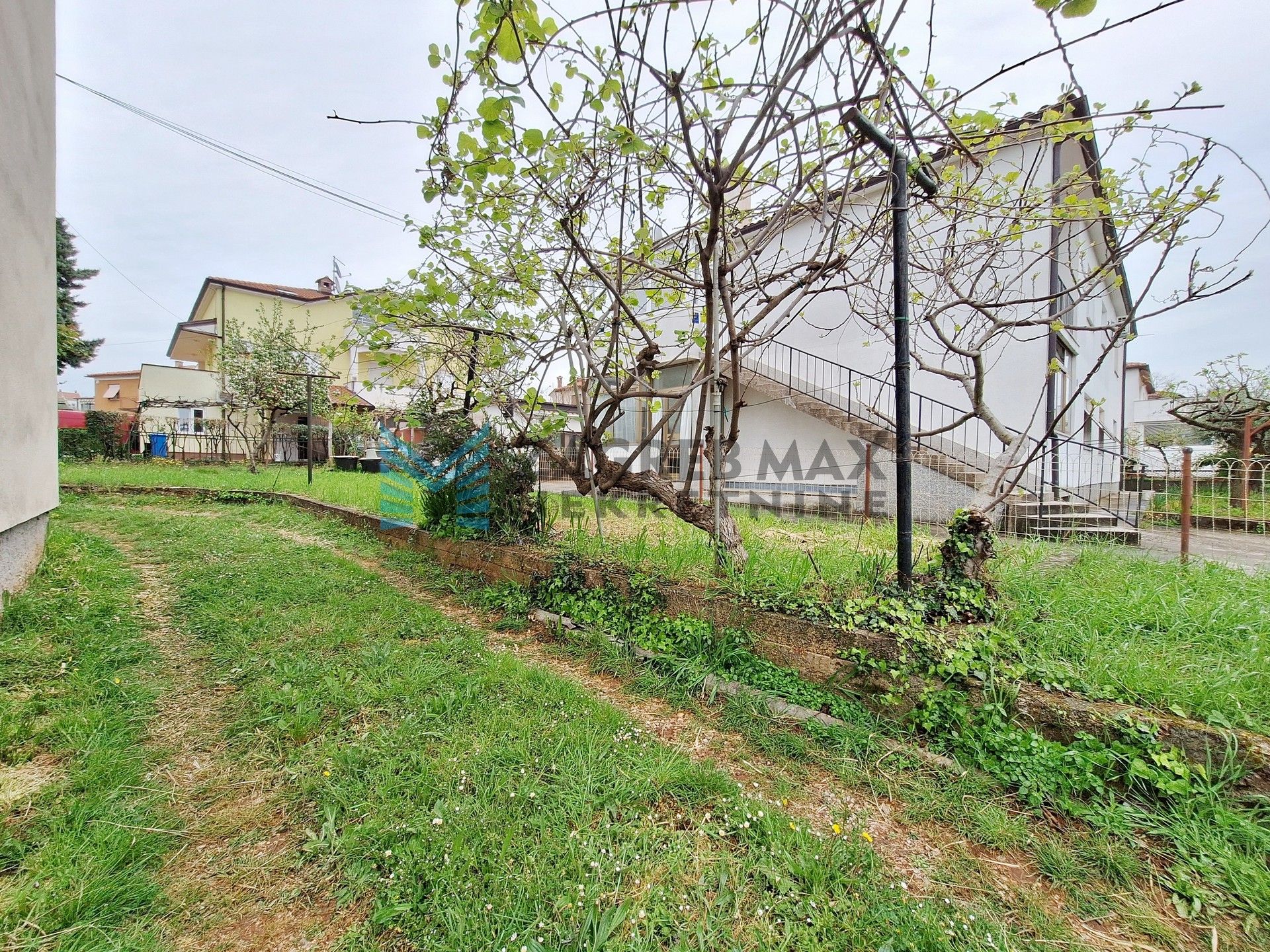 Zagreb - UMAG - Jadranska – 4-sobni, komforan, lođa, v.prizemlje, garaža, vrt