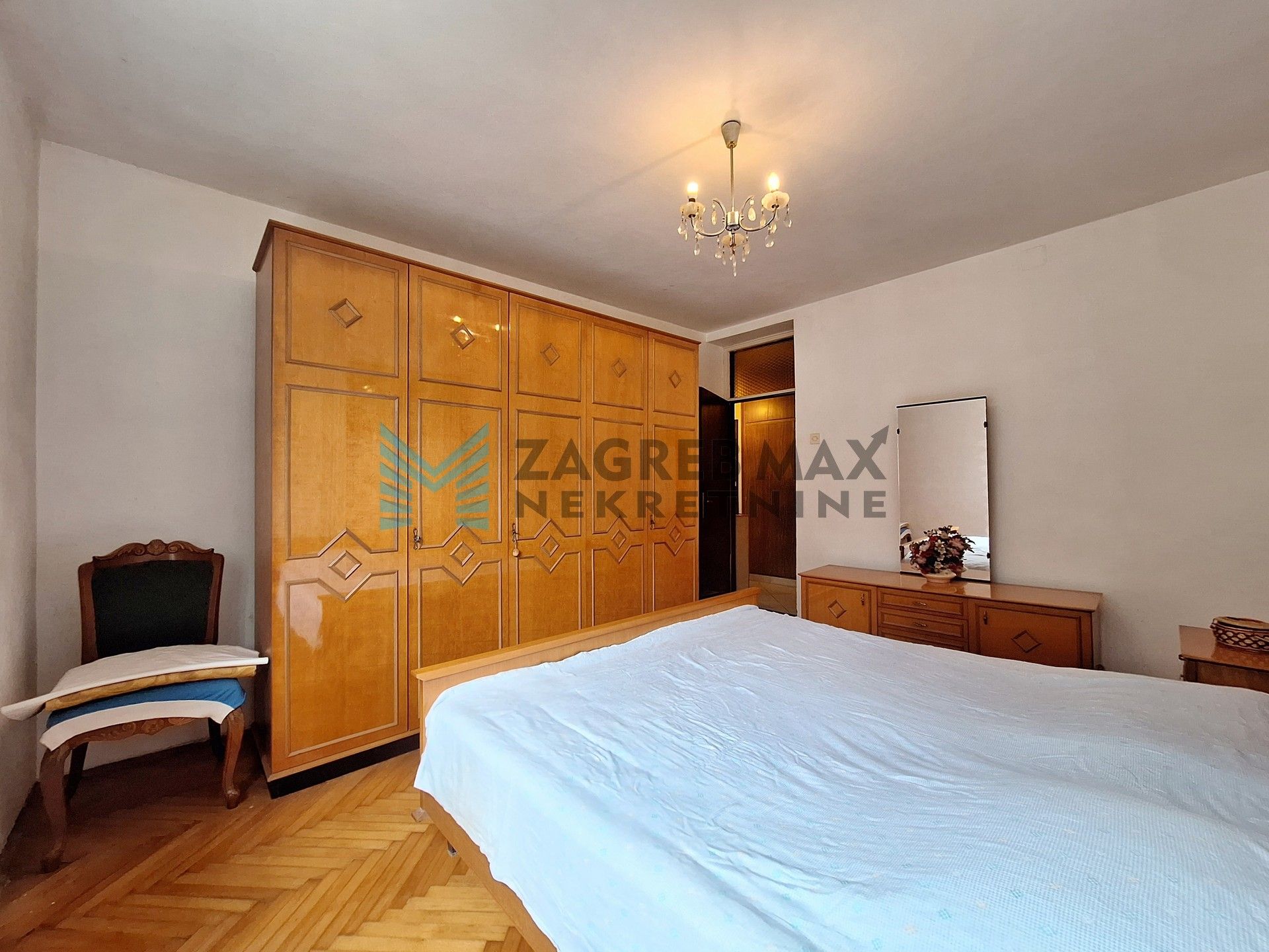 Zagreb - UMAG - Jadranska – 4-sobni, komforan, lođa, v.prizemlje, garaža, vrt