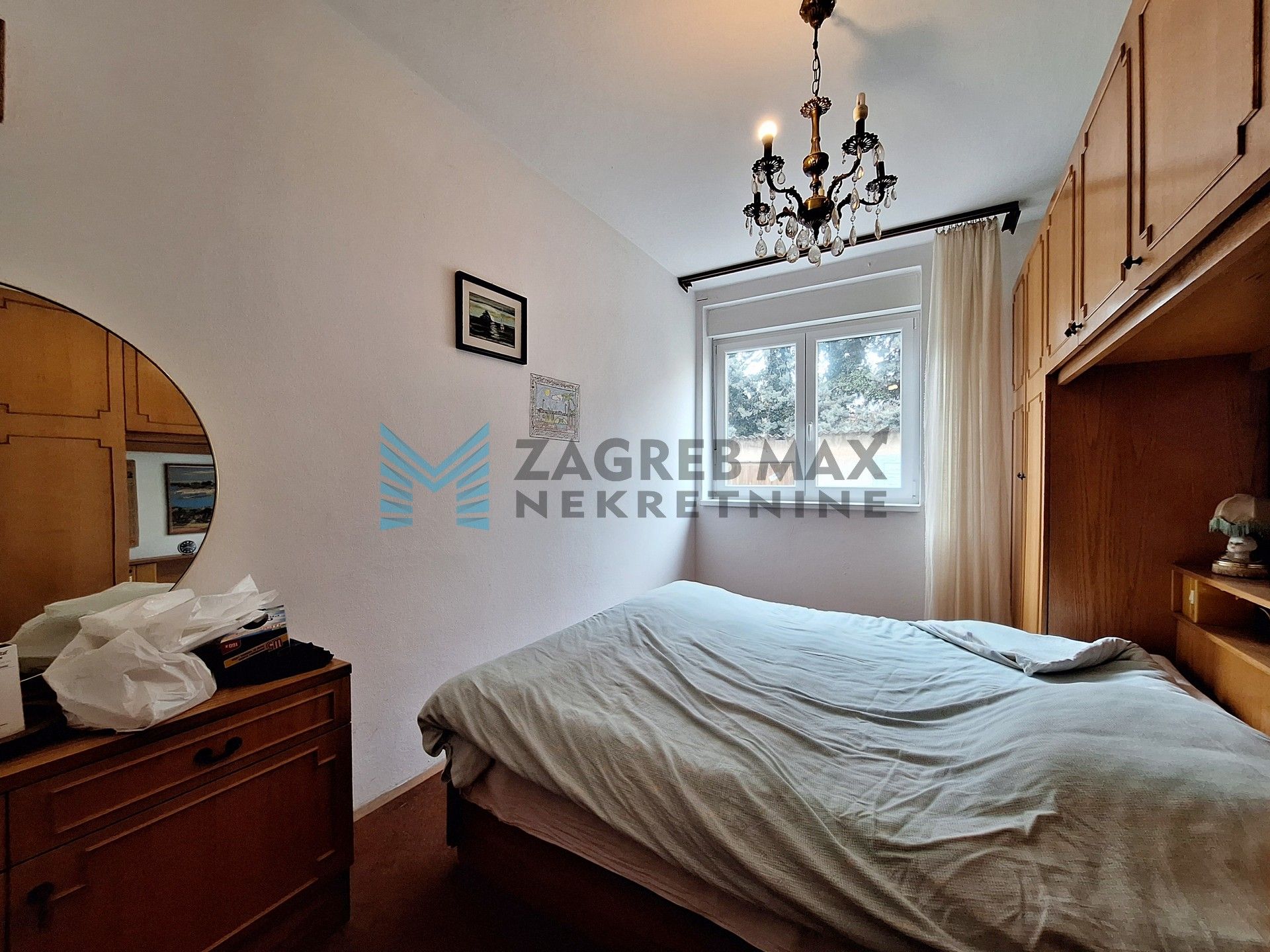 Zagreb - UMAG - Jadranska – 4-sobni, komforan, lođa, v.prizemlje, garaža, vrt