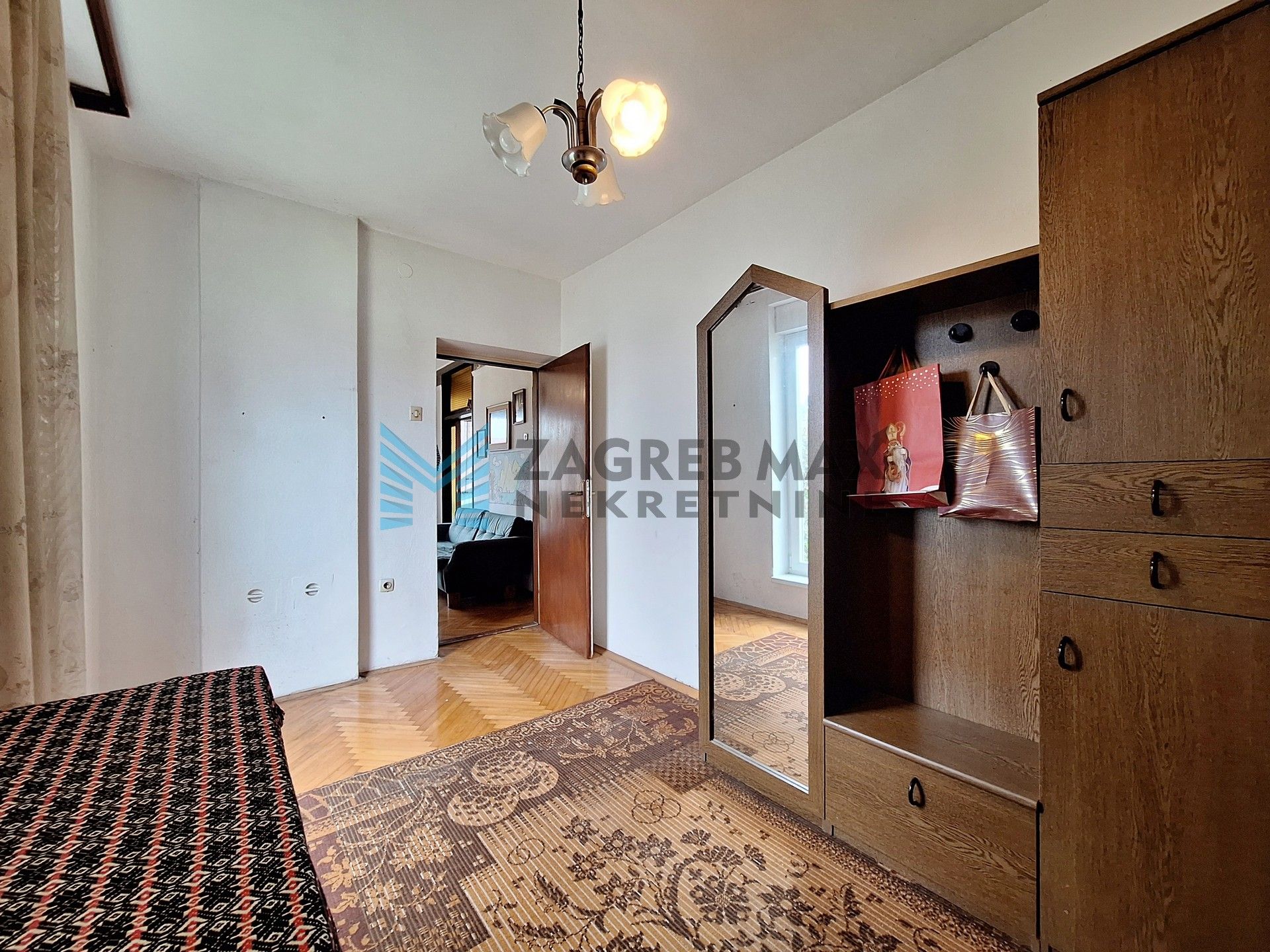 Zagreb - UMAG - Jadranska – 4-sobni, komforan, lođa, v.prizemlje, garaža, vrt