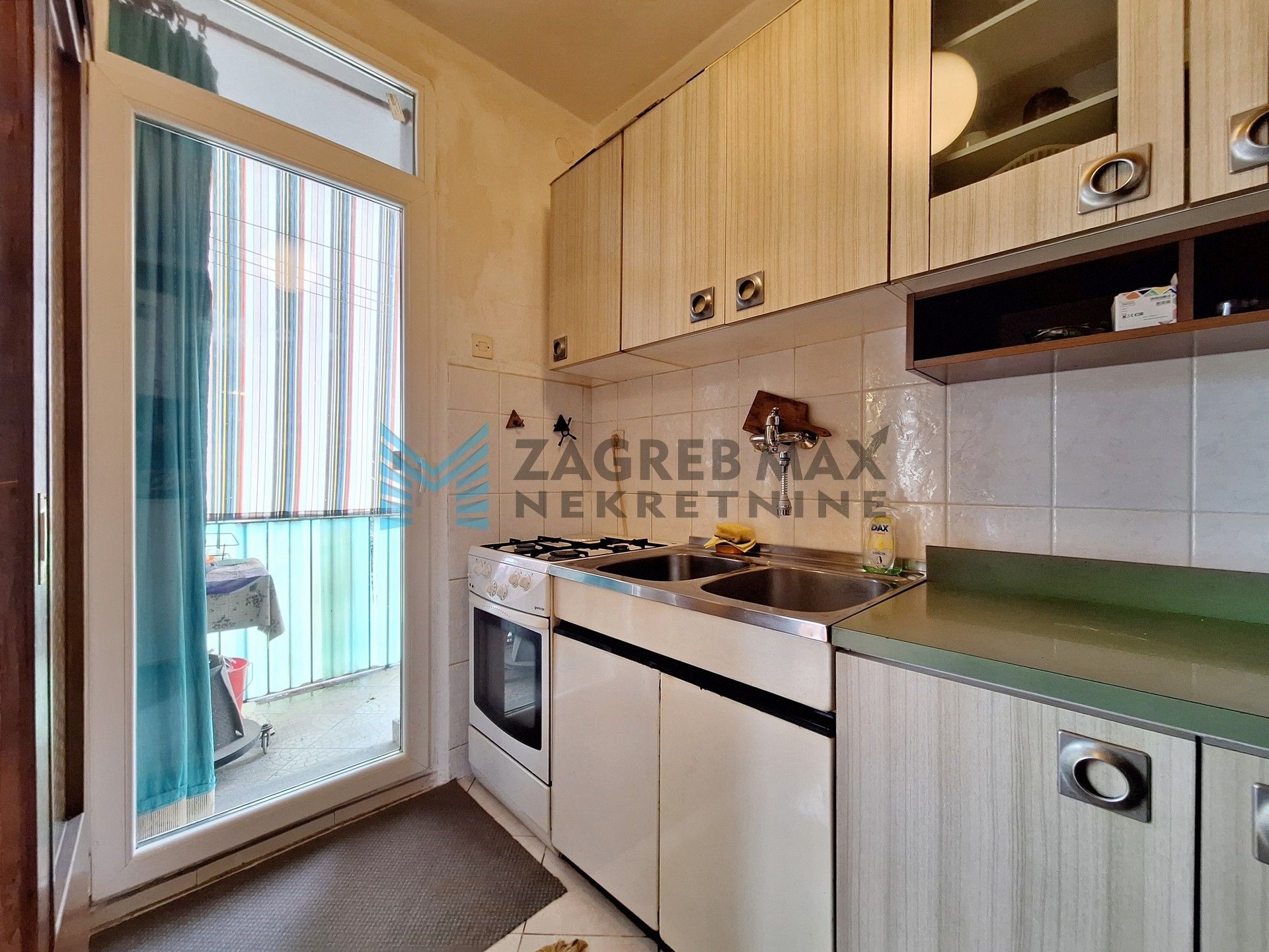 Zagreb - UMAG - Jadranska – 4-sobni, komforan, lođa, v.prizemlje, garaža, vrt