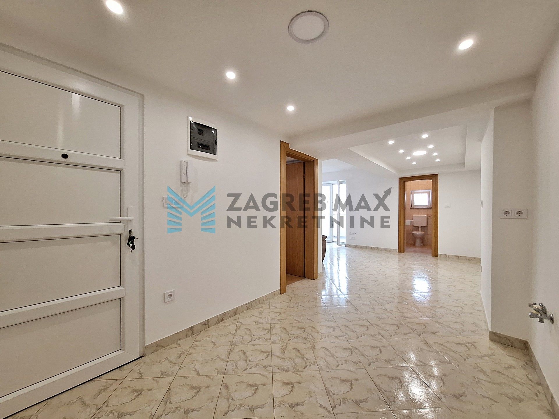 Zagreb - UMAG – Nazorova – 2-sobni, 1.kat, lođa, komforan, VPM, A+