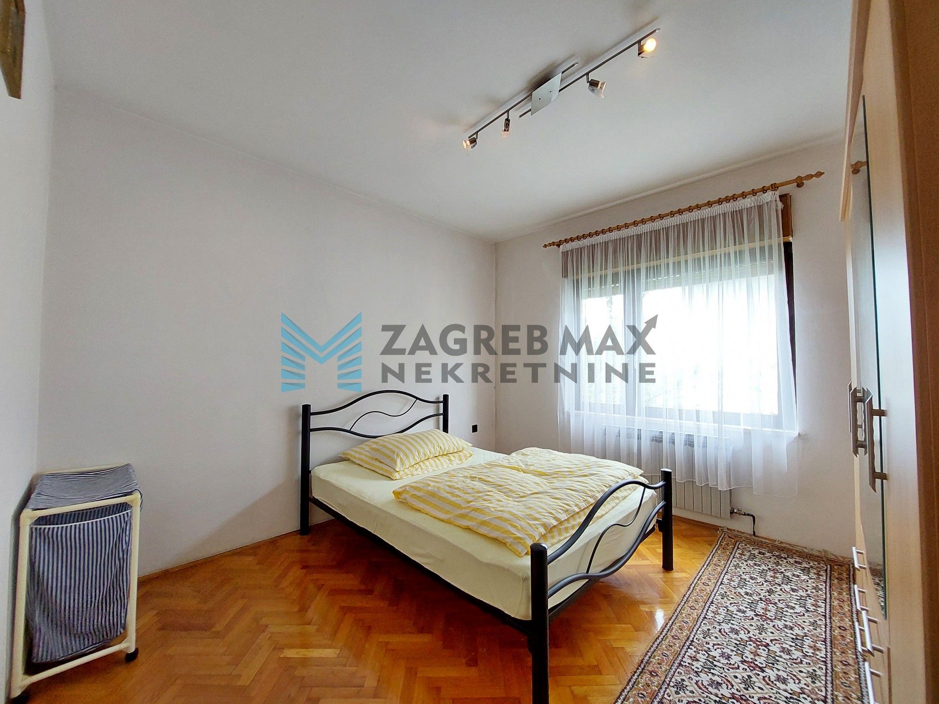 Zagreb - S.KRALJEVEC - I.Mažuranića - kuća sa 3 stana, dvorište, garaža