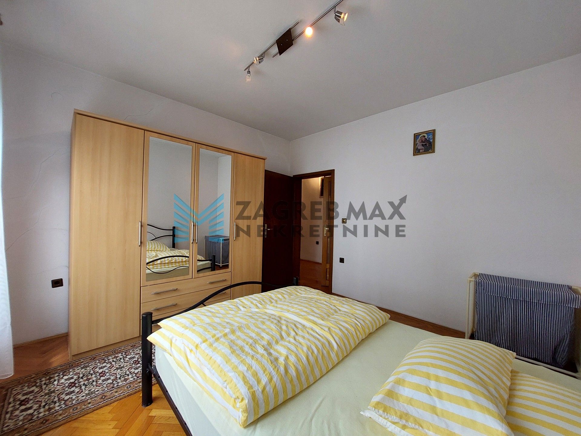 Zagreb - S.KRALJEVEC - I.Mažuranića - kuća sa 3 stana, dvorište, garaža