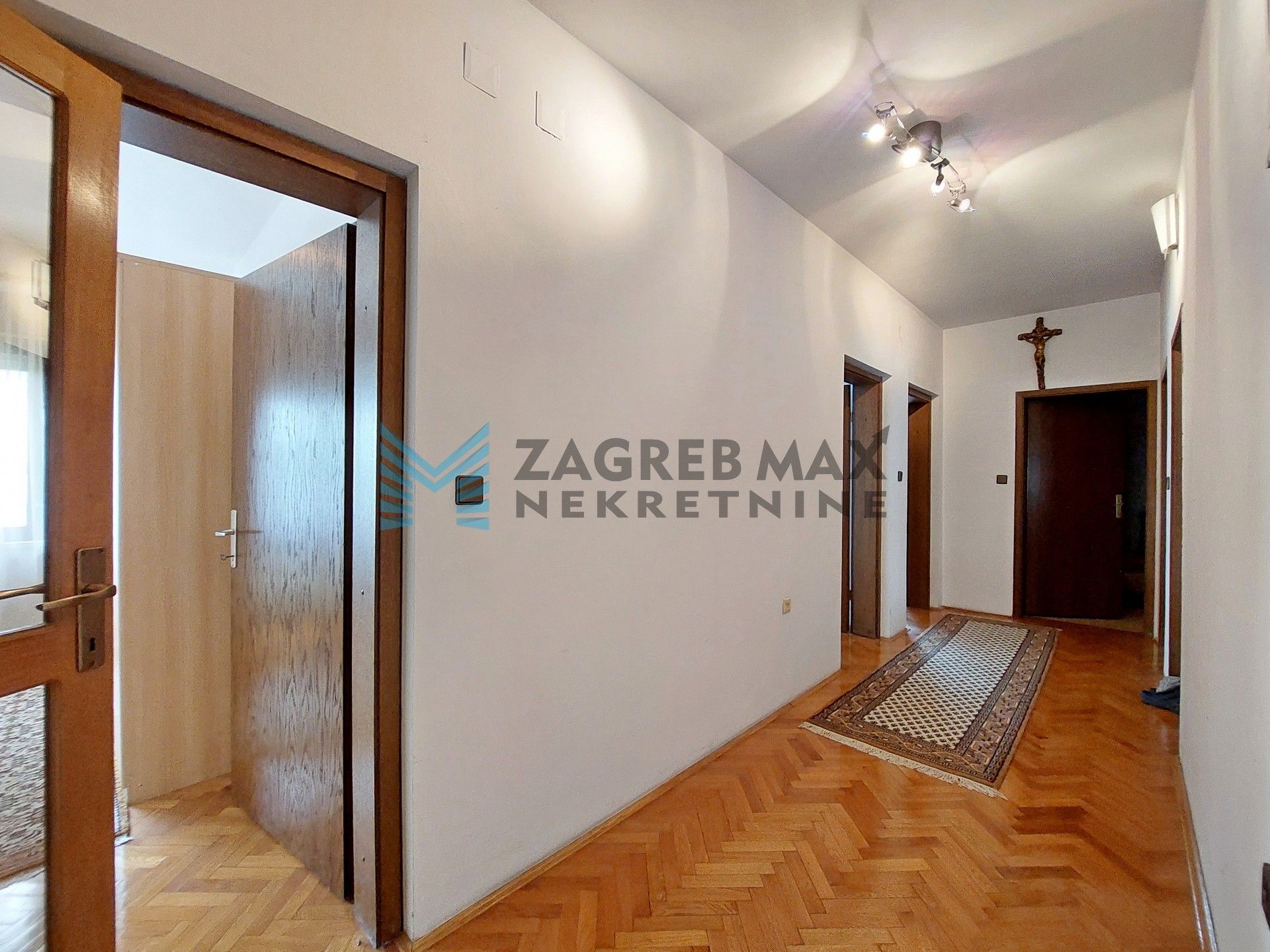 Zagreb - S.KRALJEVEC - I.Mažuranića - kuća sa 3 stana, dvorište, garaža