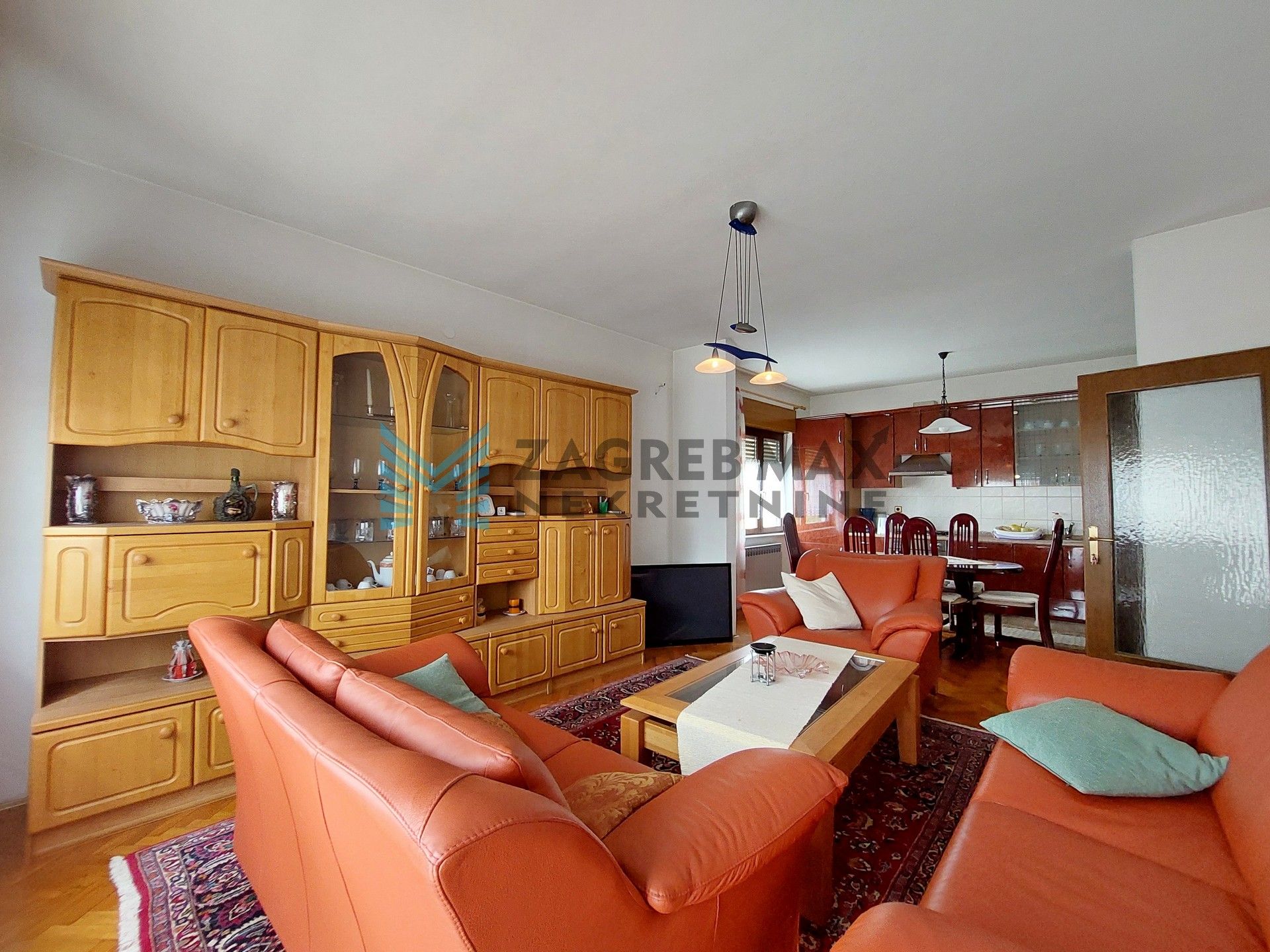 Zagreb - S.KRALJEVEC - I.Mažuranića - kuća sa 3 stana, dvorište, garaža