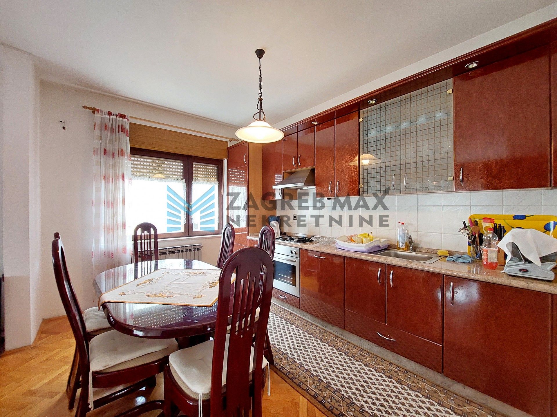 Zagreb - S.KRALJEVEC - I.Mažuranića - kuća sa 3 stana, dvorište, garaža