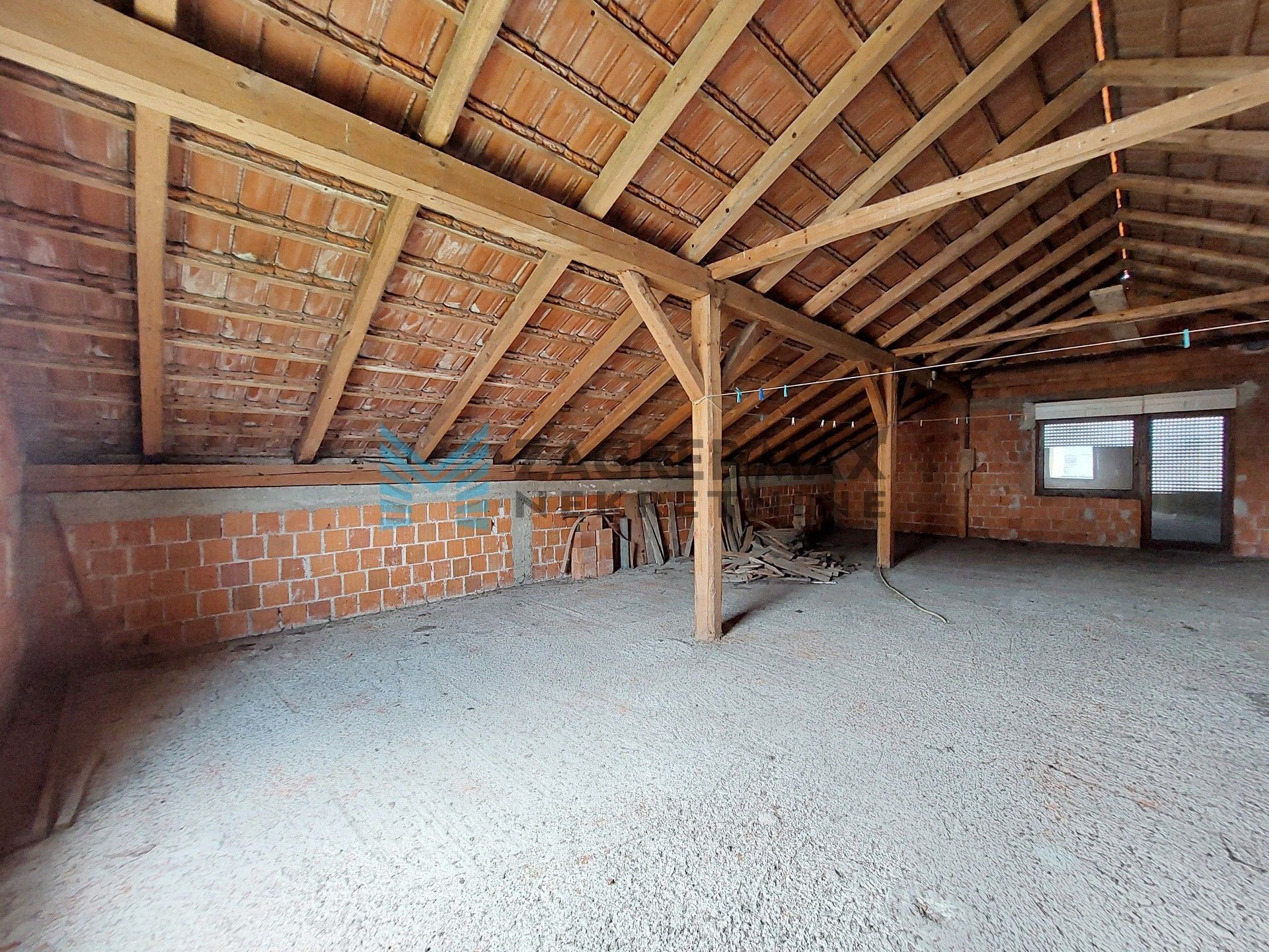 Zagreb - S.KRALJEVEC - I.Mažuranića - kuća sa 3 stana, dvorište, garaža