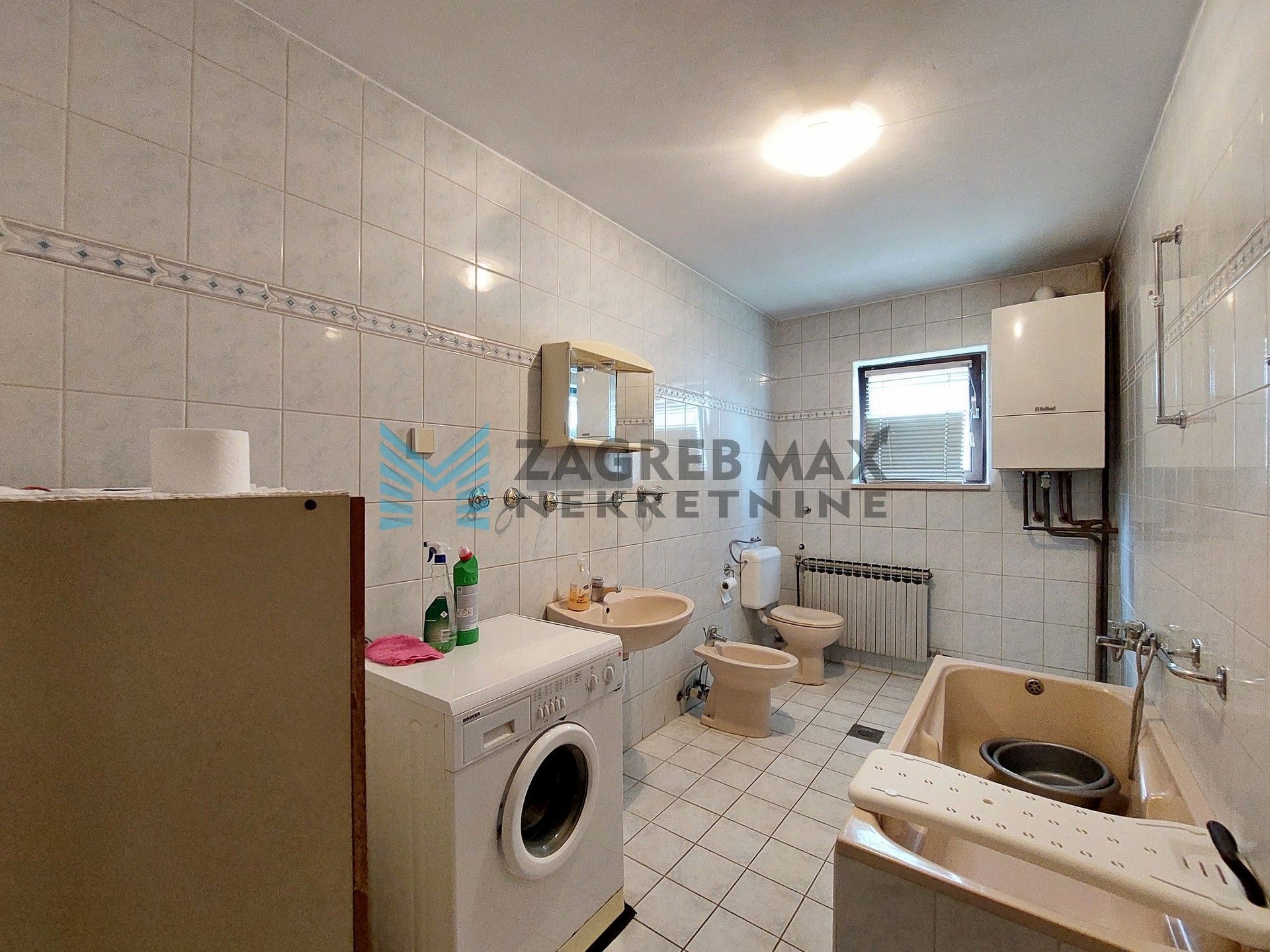 Zagreb - S.KRALJEVEC - I.Mažuranića - kuća sa 3 stana, dvorište, garaža