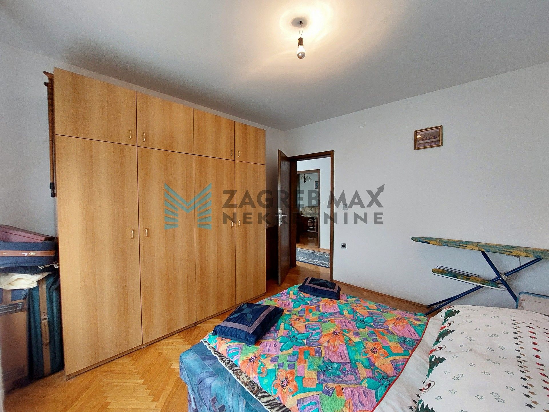 Zagreb - S.KRALJEVEC - I.Mažuranića - kuća sa 3 stana, dvorište, garaža