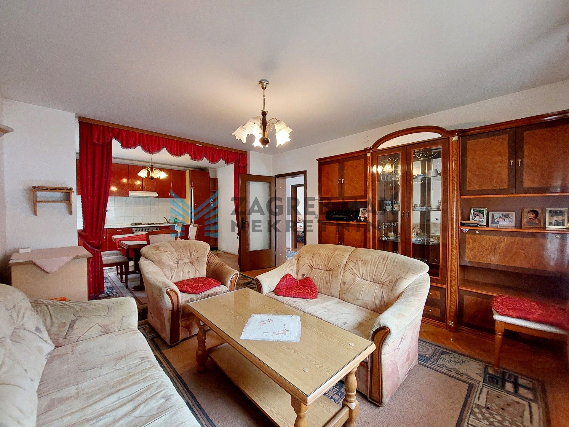 Zagreb - S.KRALJEVEC - I.Mažuranića - kuća sa 3 stana, dvorište, garaža