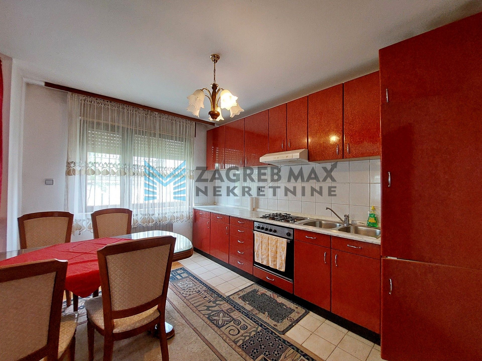 Zagreb - S.KRALJEVEC - I.Mažuranića - kuća sa 3 stana, dvorište, garaža