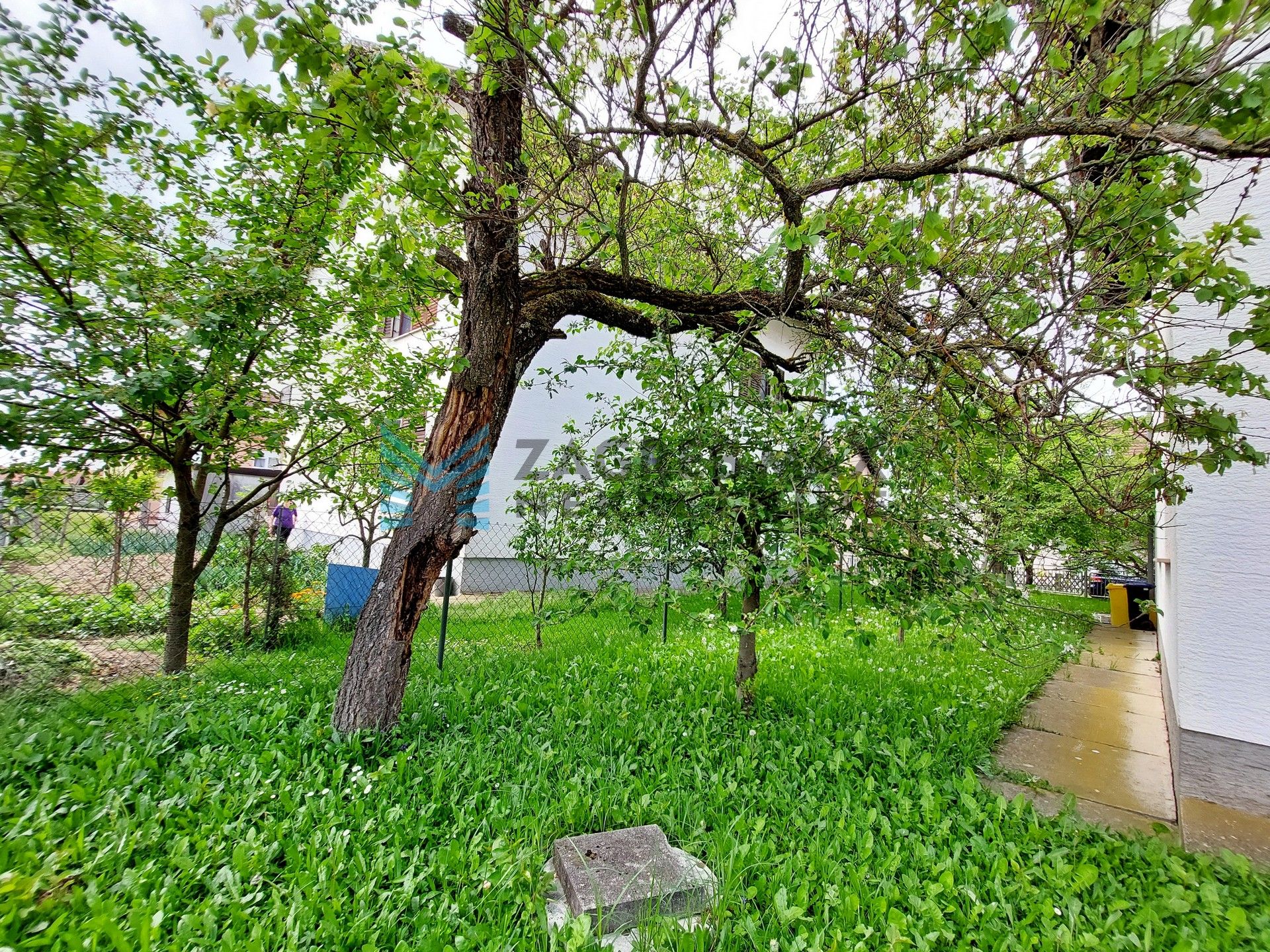 Zagreb - S.KRALJEVEC - I.Mažuranića - kuća sa 3 stana, dvorište, garaža