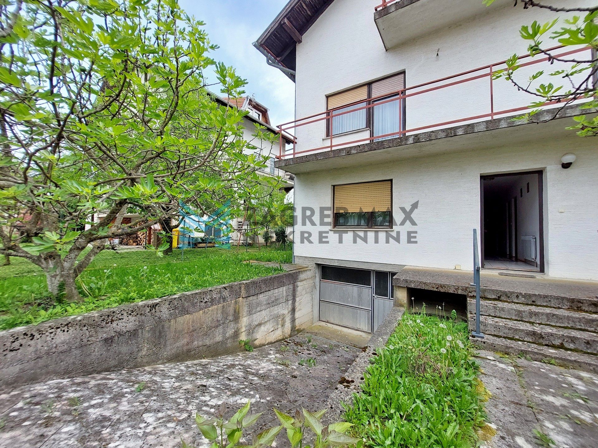 Zagreb - S.KRALJEVEC - I.Mažuranića - kuća sa 3 stana, dvorište, garaža