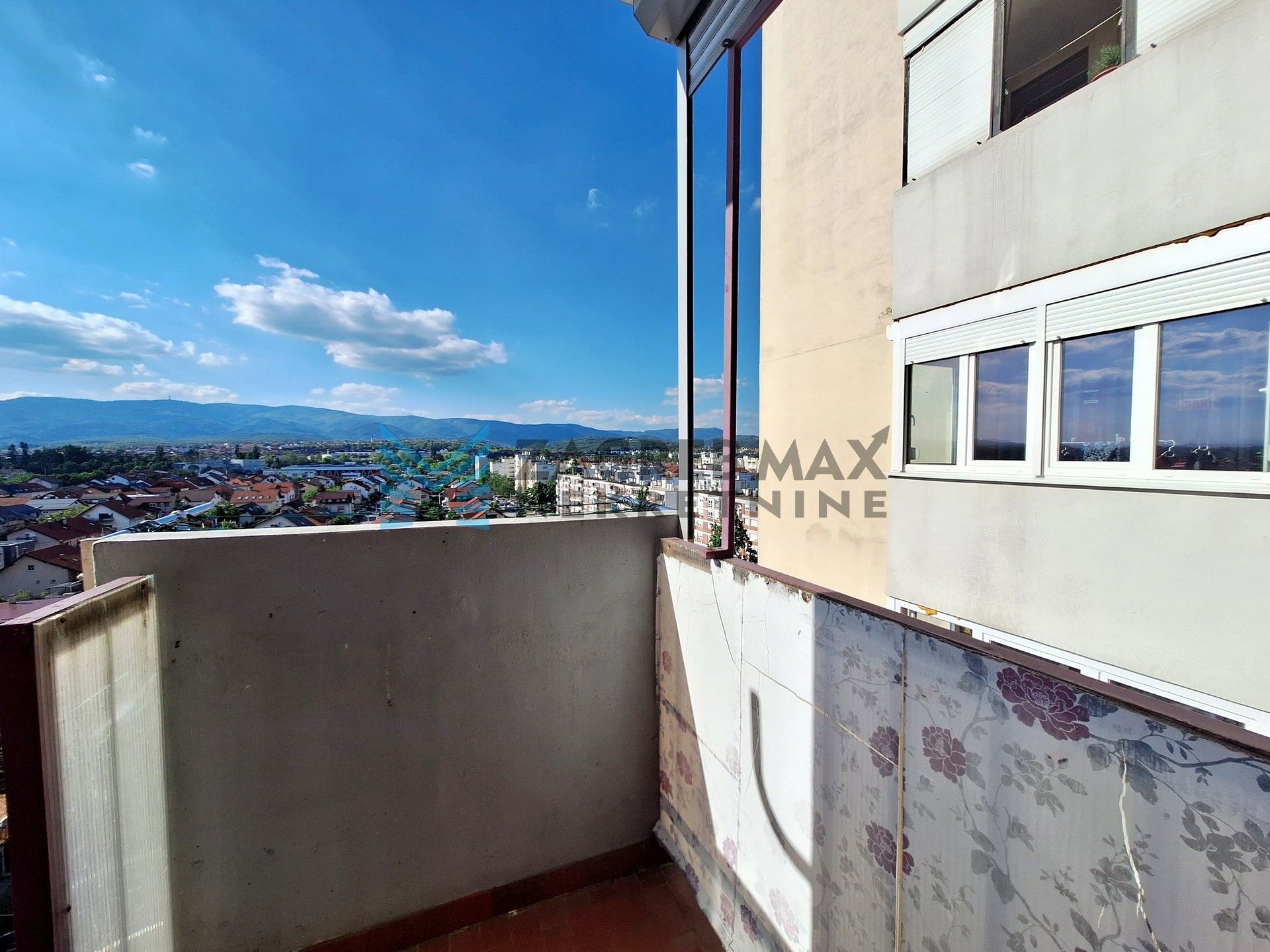 Zagreb - DUBRAVA - Hrvatskog proljeća - 2-sobni, lift, lođa, parking