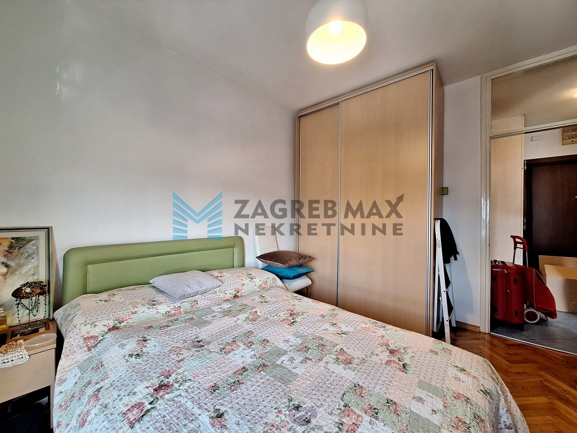 Zagreb - DUBRAVA - Hrvatskog proljeća - 2-sobni, lift, lođa, parking