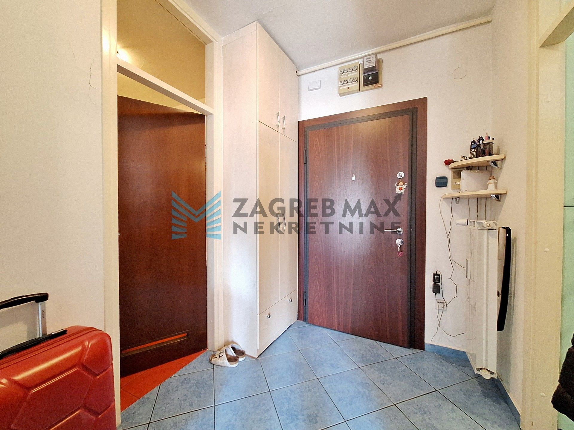 Zagreb - DUBRAVA - Hrvatskog proljeća - 2-sobni, lift, lođa, parking