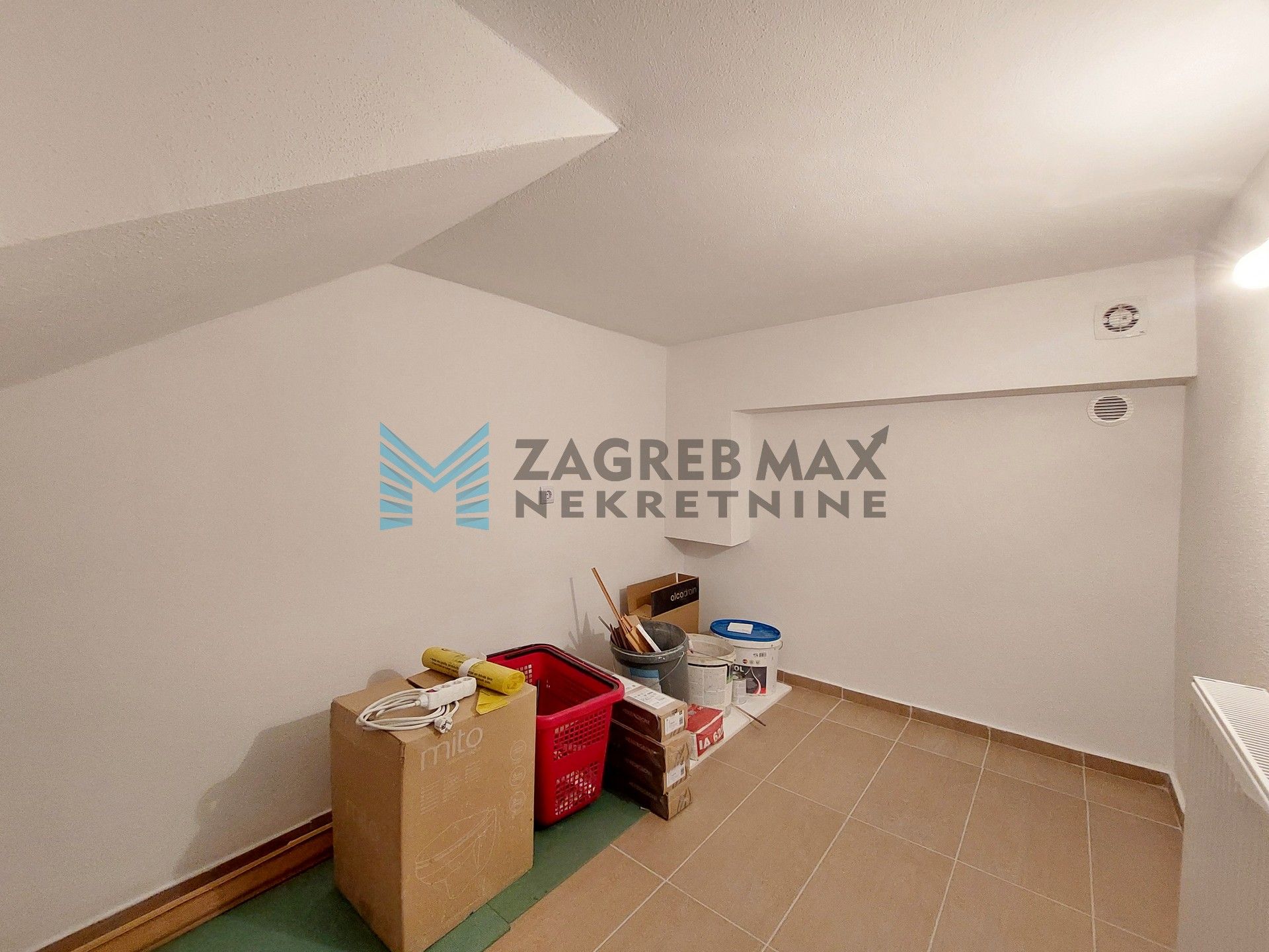 Zagreb - G.VRAPČE - F.Kušana - 3-sobni, svijetao, spremište, parking, mirno