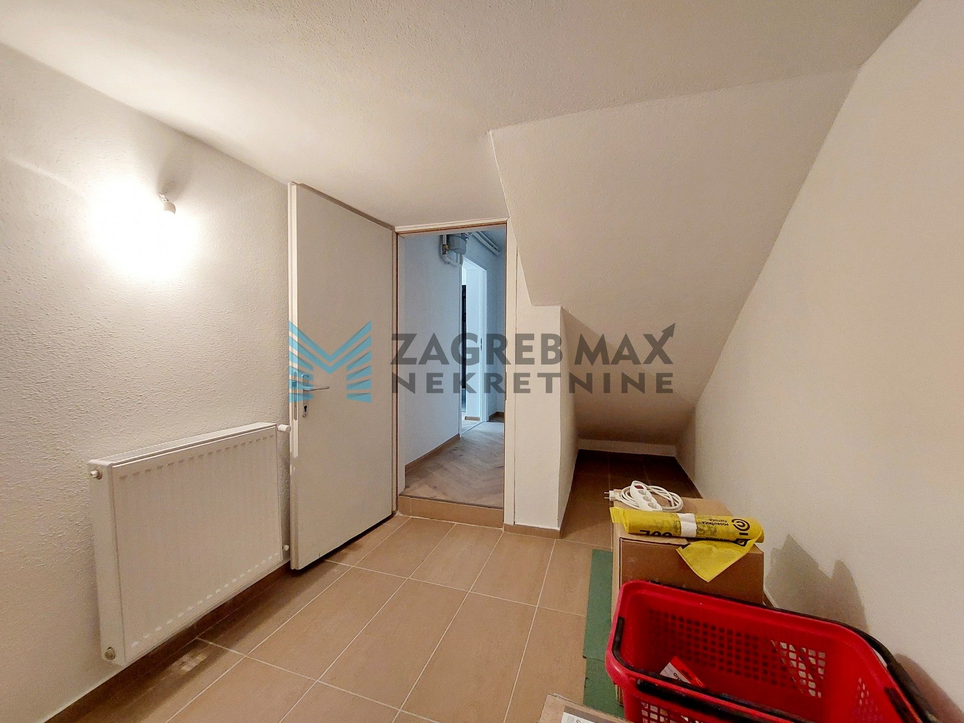 Zagreb - G.VRAPČE - F.Kušana - 3-sobni, svijetao, spremište, parking, mirno