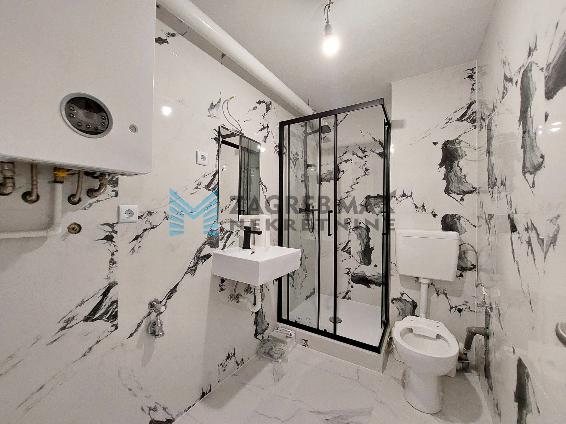 Zagreb - G.VRAPČE - F.Kušana - 3-sobni, svijetao, spremište, parking, mirno