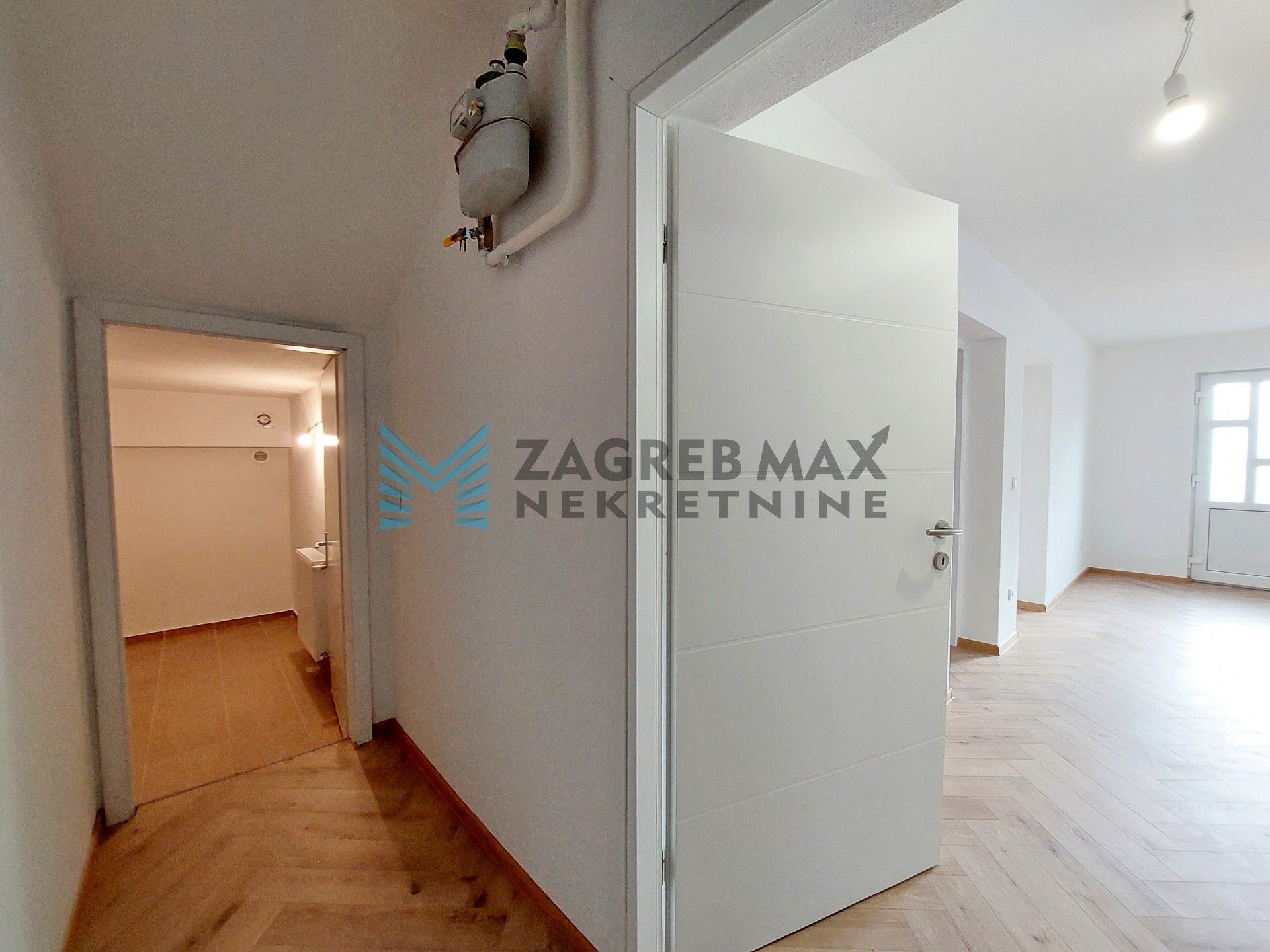 Zagreb - G.VRAPČE - F.Kušana - 3-sobni, svijetao, spremište, parking, mirno