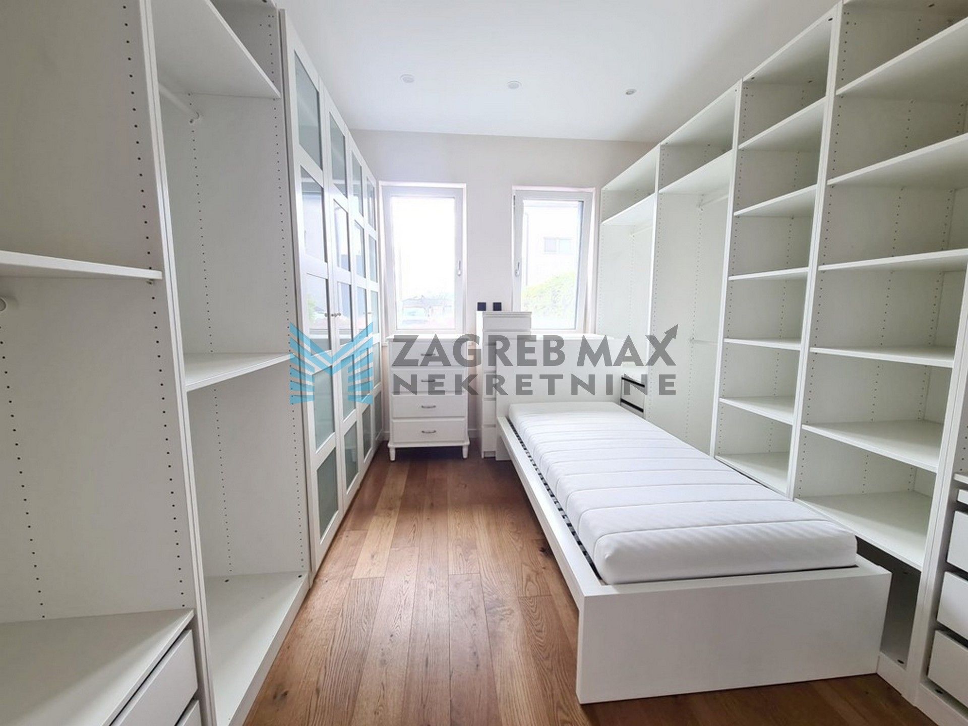 Zagreb - BLATO – J.Njavre – 6-sobna urbana vila s terasom, 2 VPM, blizu Arene