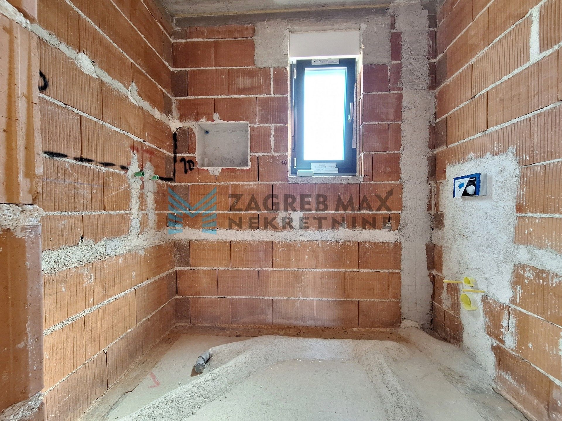 Zagreb - PETROVIJA – 4-sobni, roh-bau, 2 terase, bazen, 2 VPM, spremište